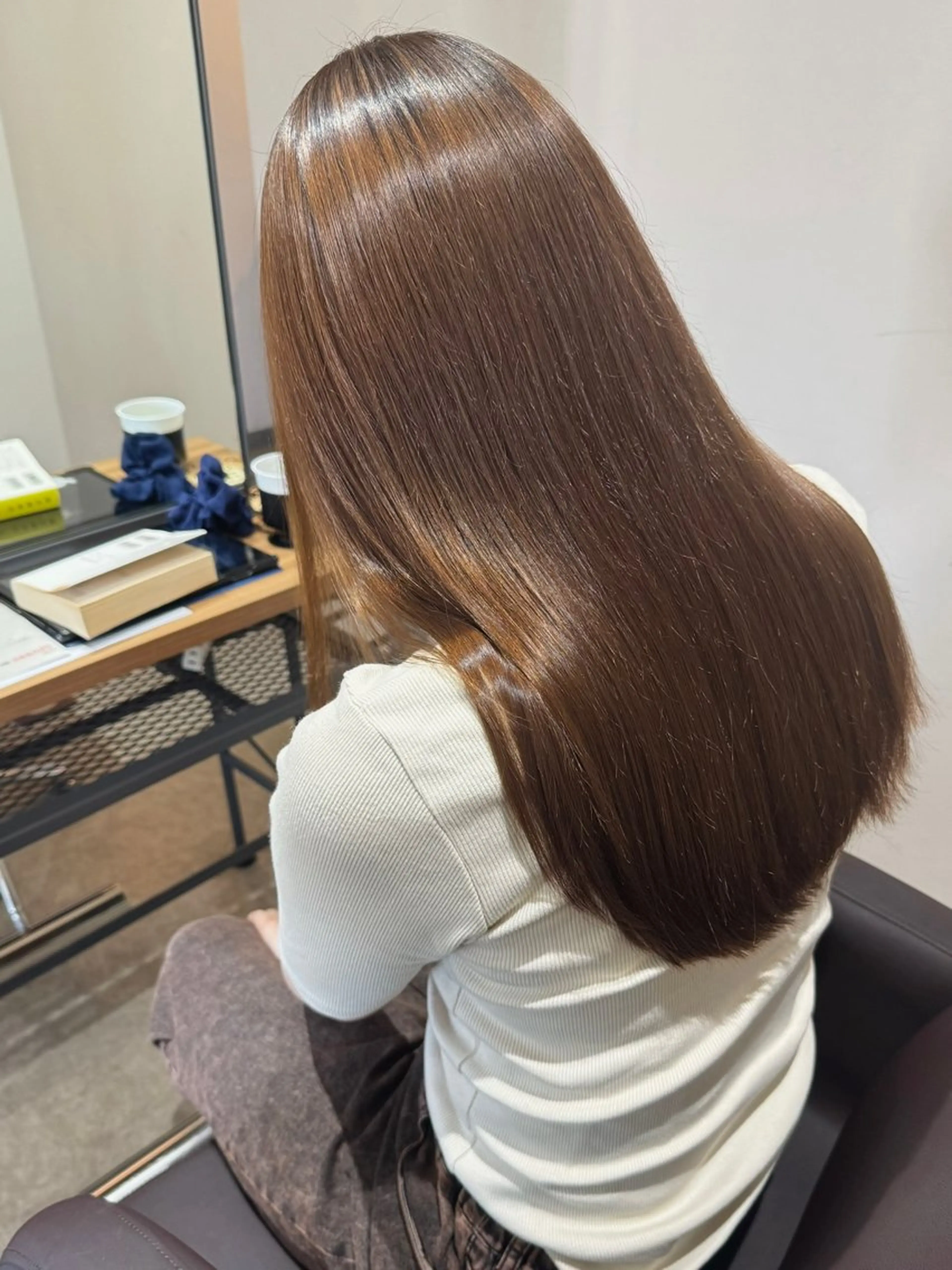 セミロング ボブ 韓国風ヘア レイヤーカット 縮毛矯正 カット 縮毛矯正 トリートメント ✨艶ブリーチカラー✨ ✨艶髪ストレート✨のヘアスタイル