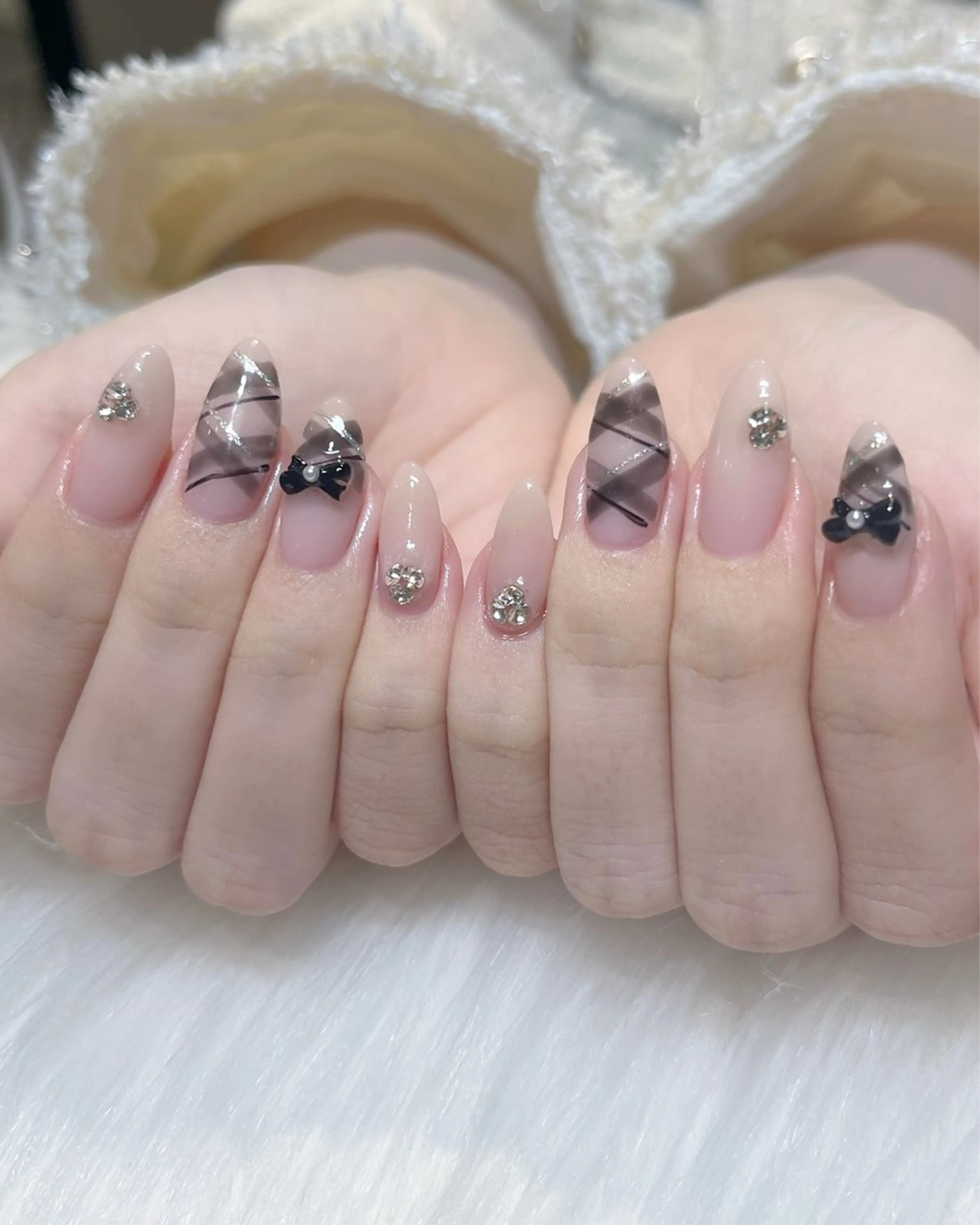 ネイル アートネイル ガーリー 韓国ネイル 持ち込み ワンホンネイル ハンドネイル KOKONA 🎀のネイルデザイン