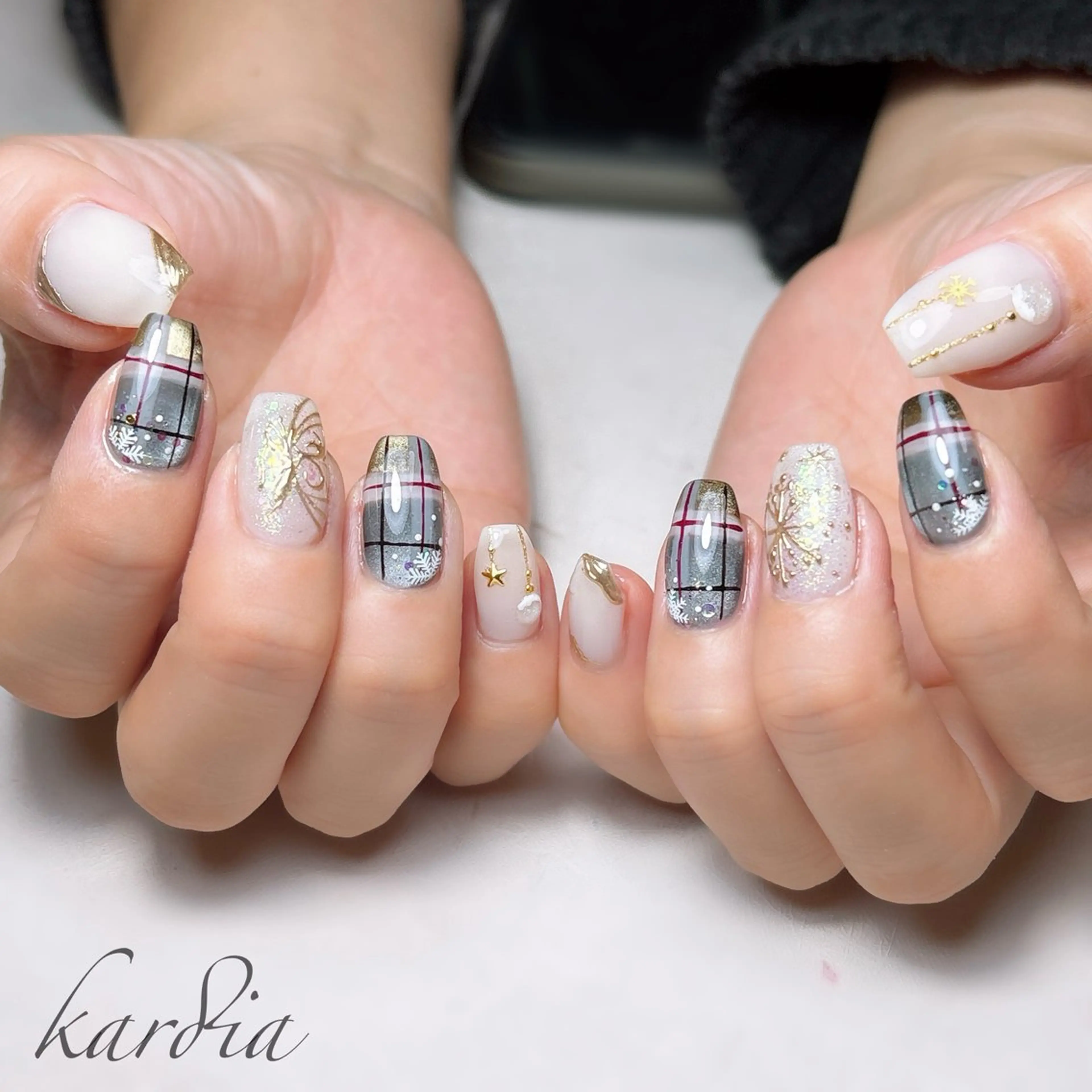 ネイル ハンドネイル καρδιά -ｶﾙﾃﾞｨｱ-のネイルデザイン