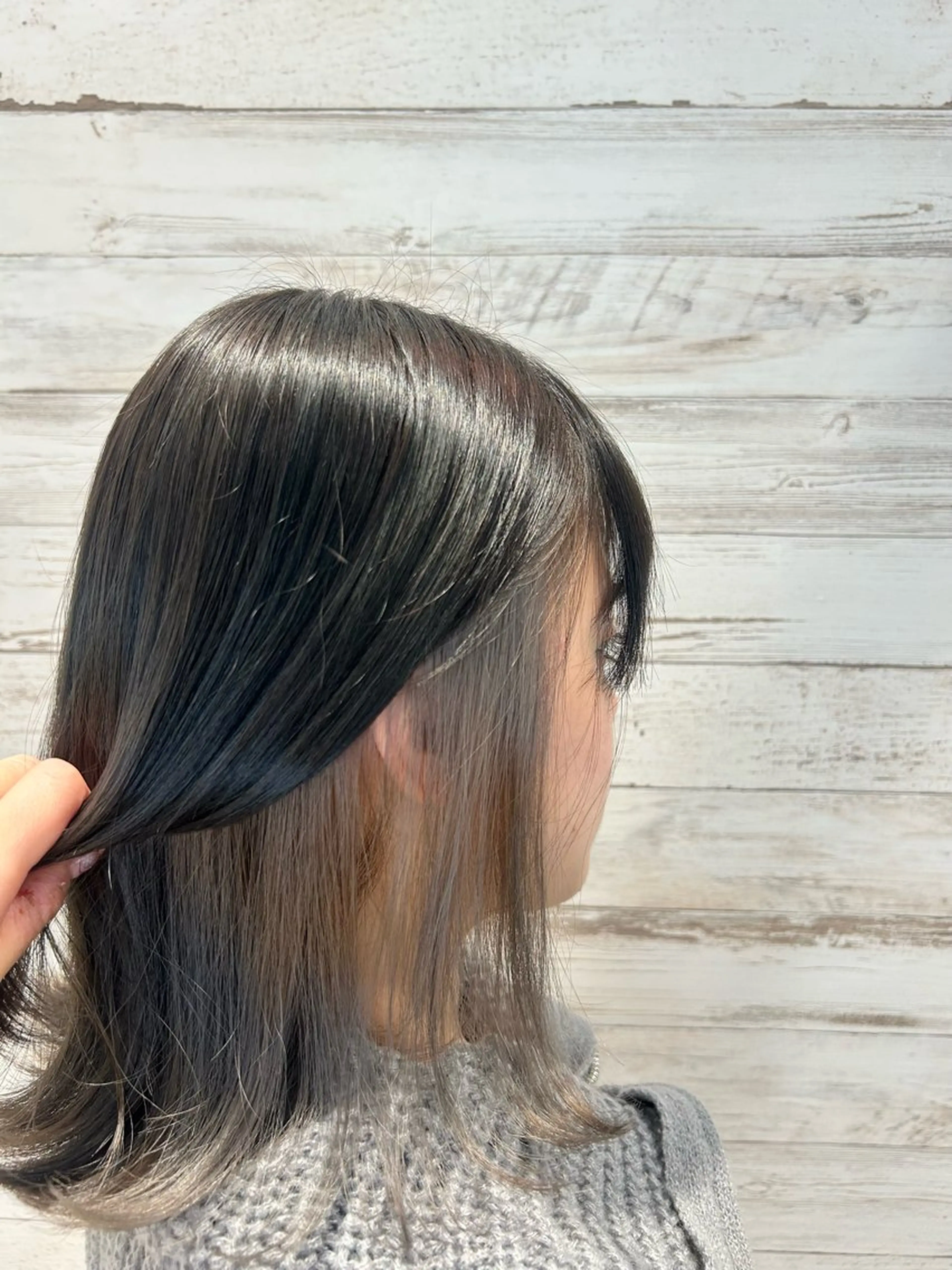 ミディアム カラー ブリーチ イヤリングカラー グレージュ インナーカラー シールエクステ/ツヤ 髪🩷SATSUKIのヘアスタイル