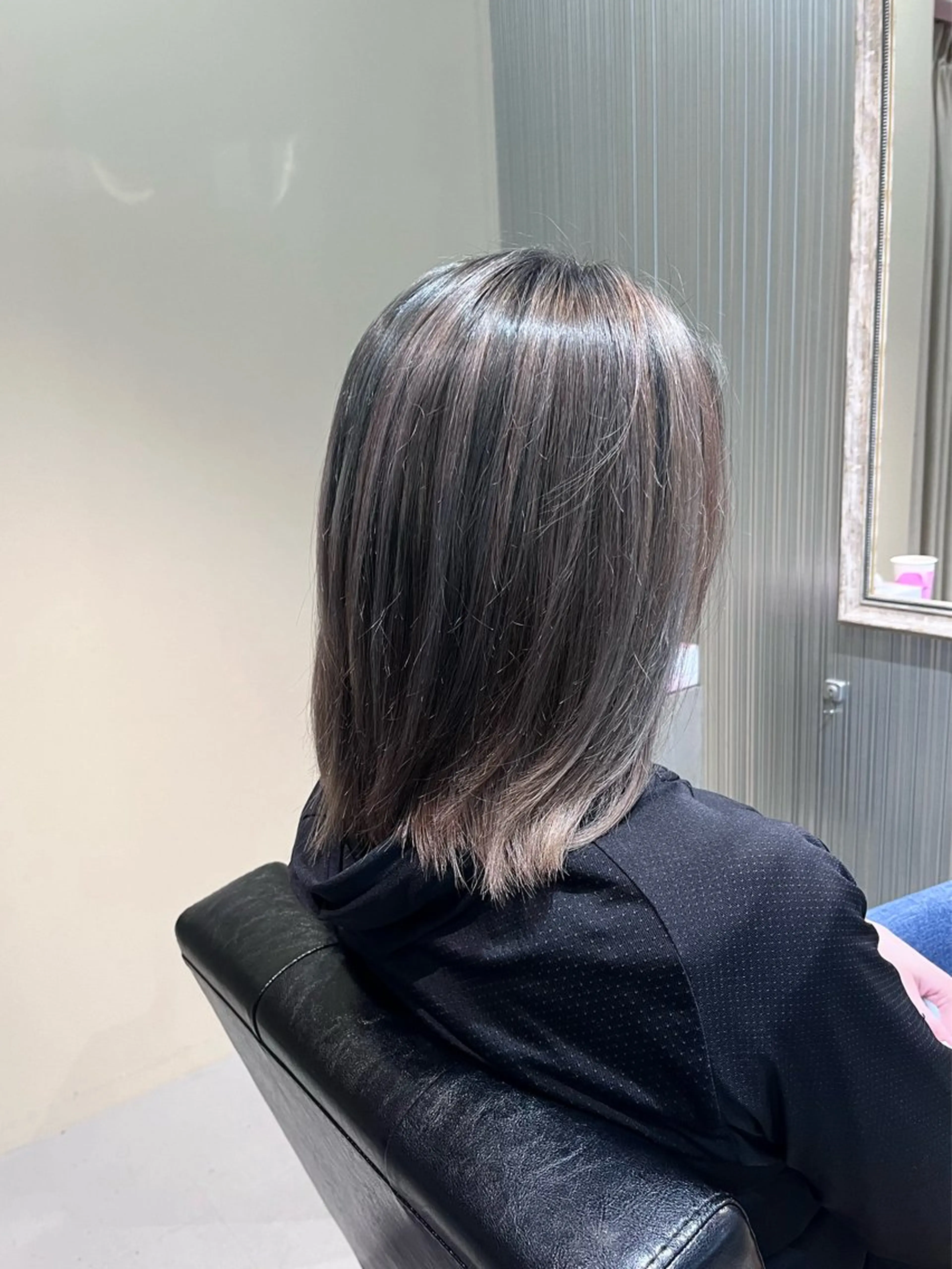 ミディアム カラー バレイヤージュ ブリーチ グレージュ レイヤーカット トリートメント ヘアカラー KIZU 髪質改善 オカルト怪談のヘアスタイル
