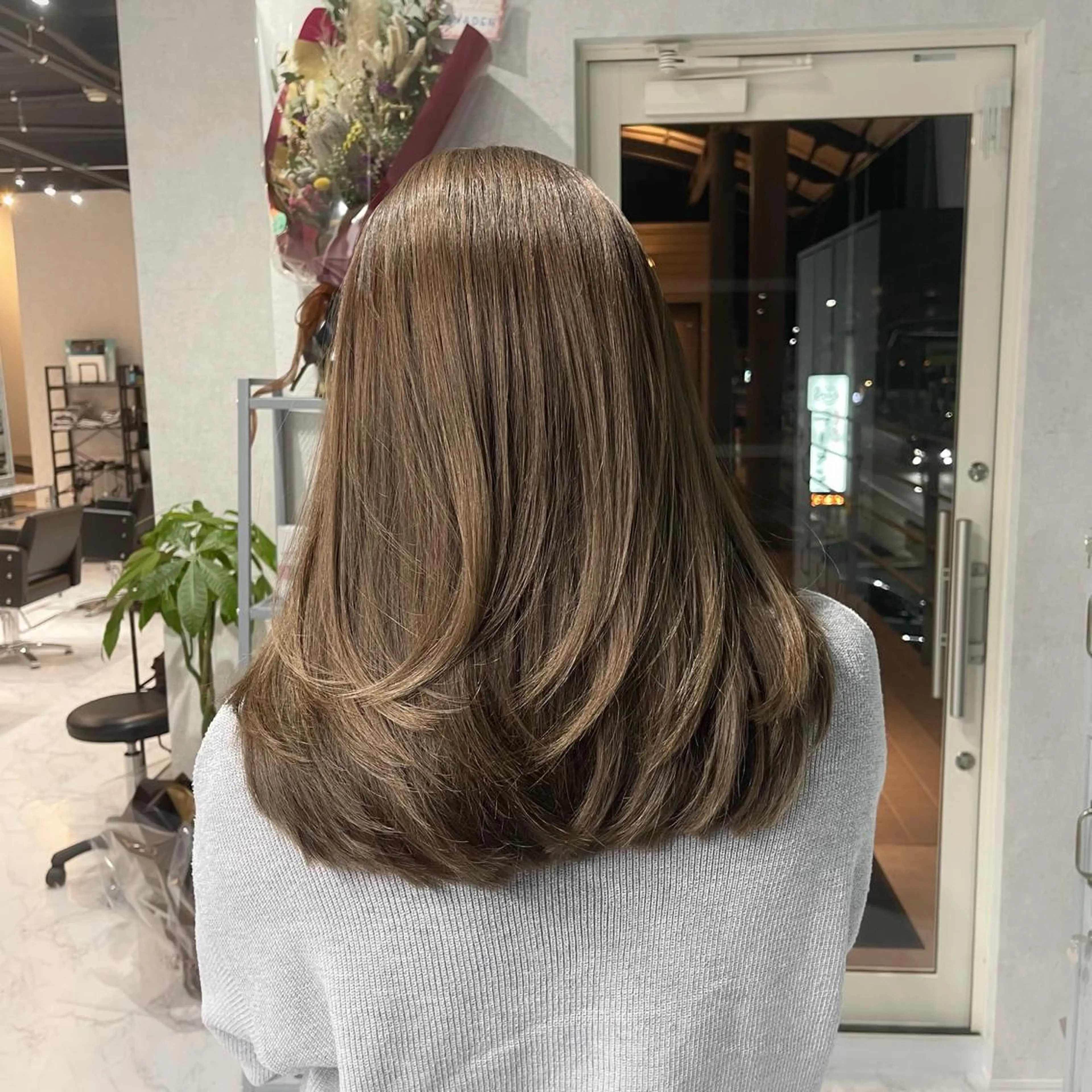 ミディアム カラー ヘアアレンジ バレイヤージュ デザインカラー ハイライトカラー 外国人風カラー ハイライト アンドウ ユウ/ レイヤーカット/韓国のヘアスタイル