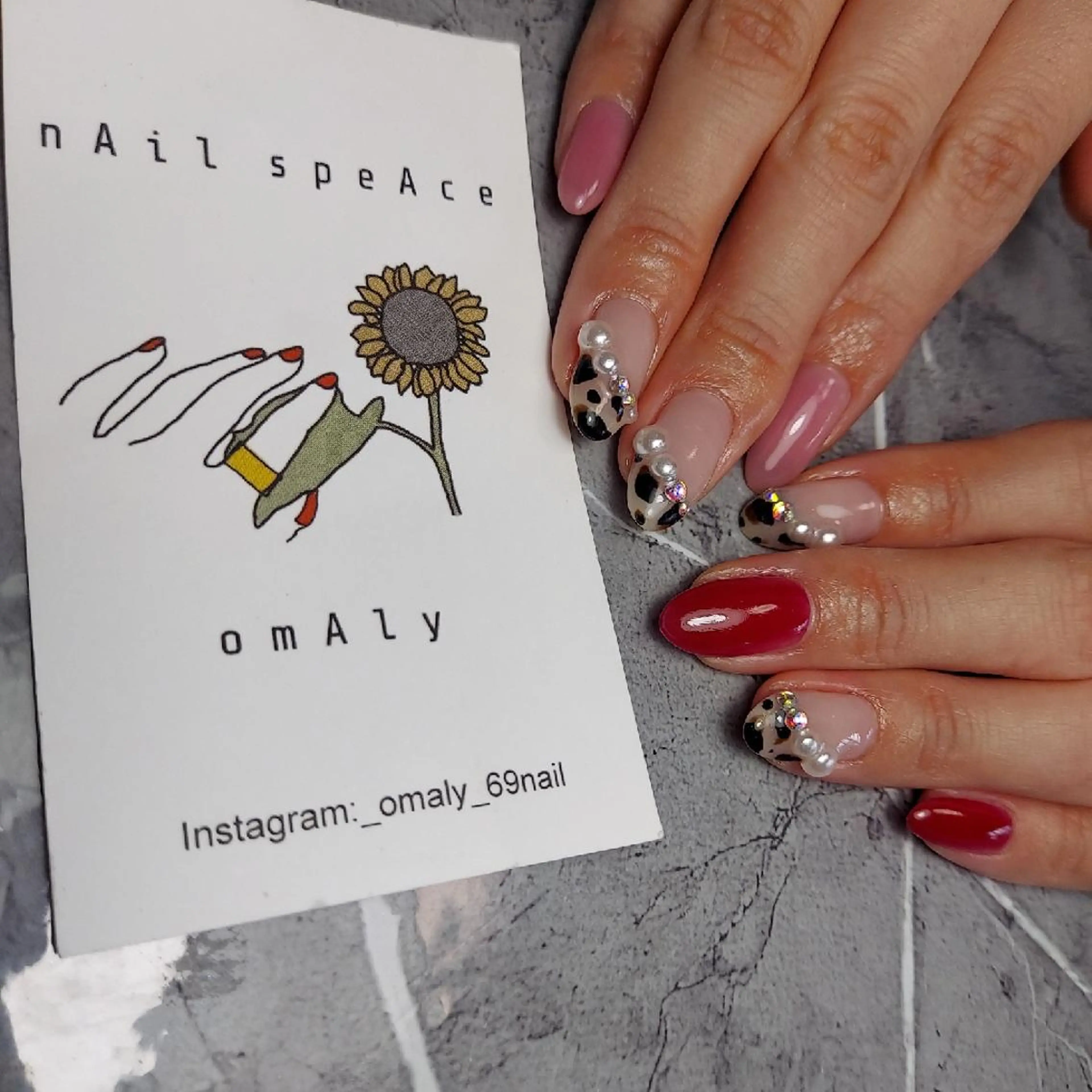 セミロング ハンドネイル Nailspeace Omalyのネイルデザイン