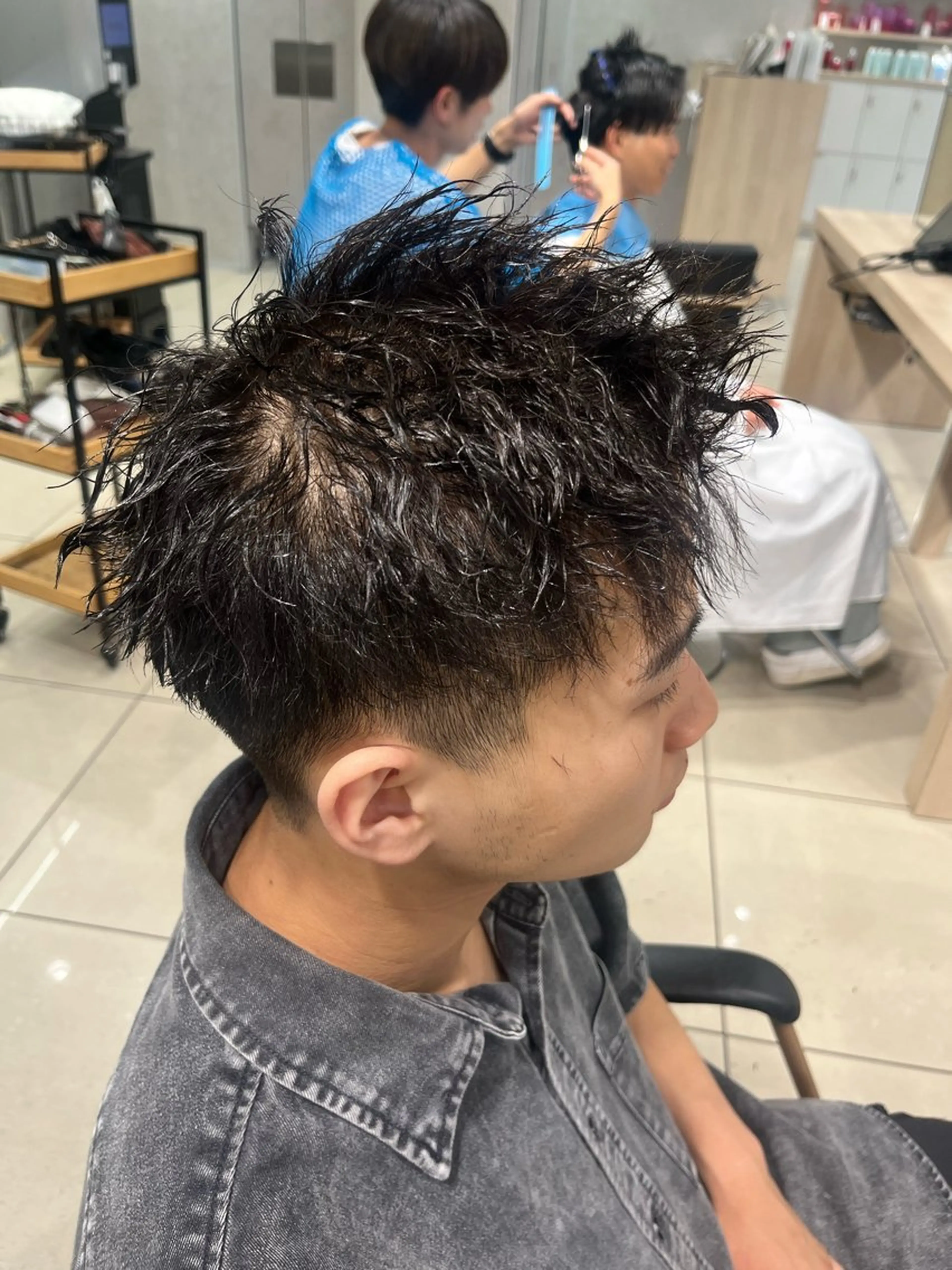 パーマ メンズ メンズパーマ ツイストスパイラルパーマ 刈り上げ スパイラルパーマ カット パーマ トリートメント 巖本 真希のヘアスタイル