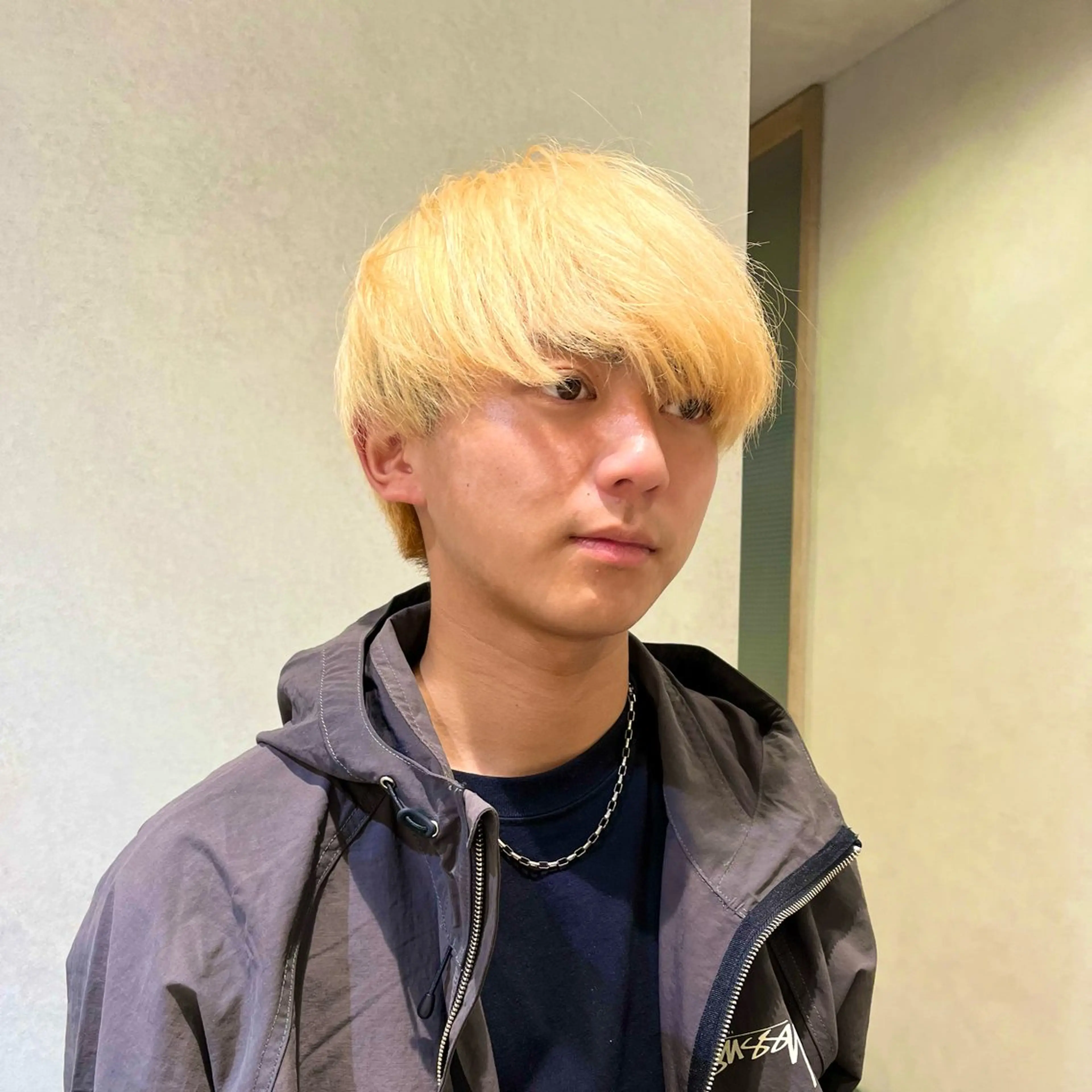 ショート カラー メンズ メンズブリーチ メンズパーマ ブリーチ 抜きっぱなしブロンド ヘアカラー メンズ/レディース/ パーマ 村松蒼真のヘアスタイル