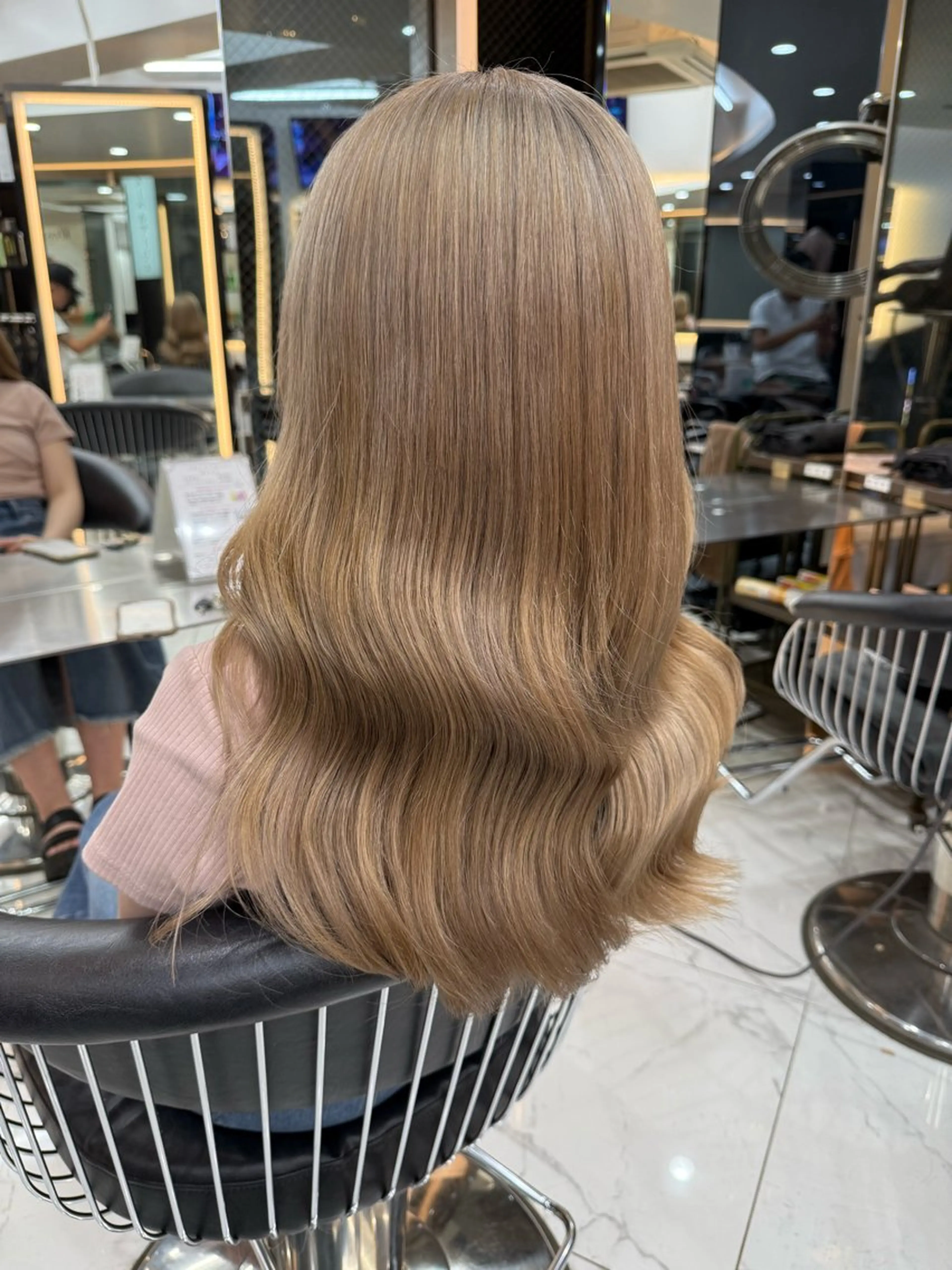 カラー ベージュカラー ミルクティーベージュ ナチュラル透明感✨/ LAPIS  REOのヘアスタイル