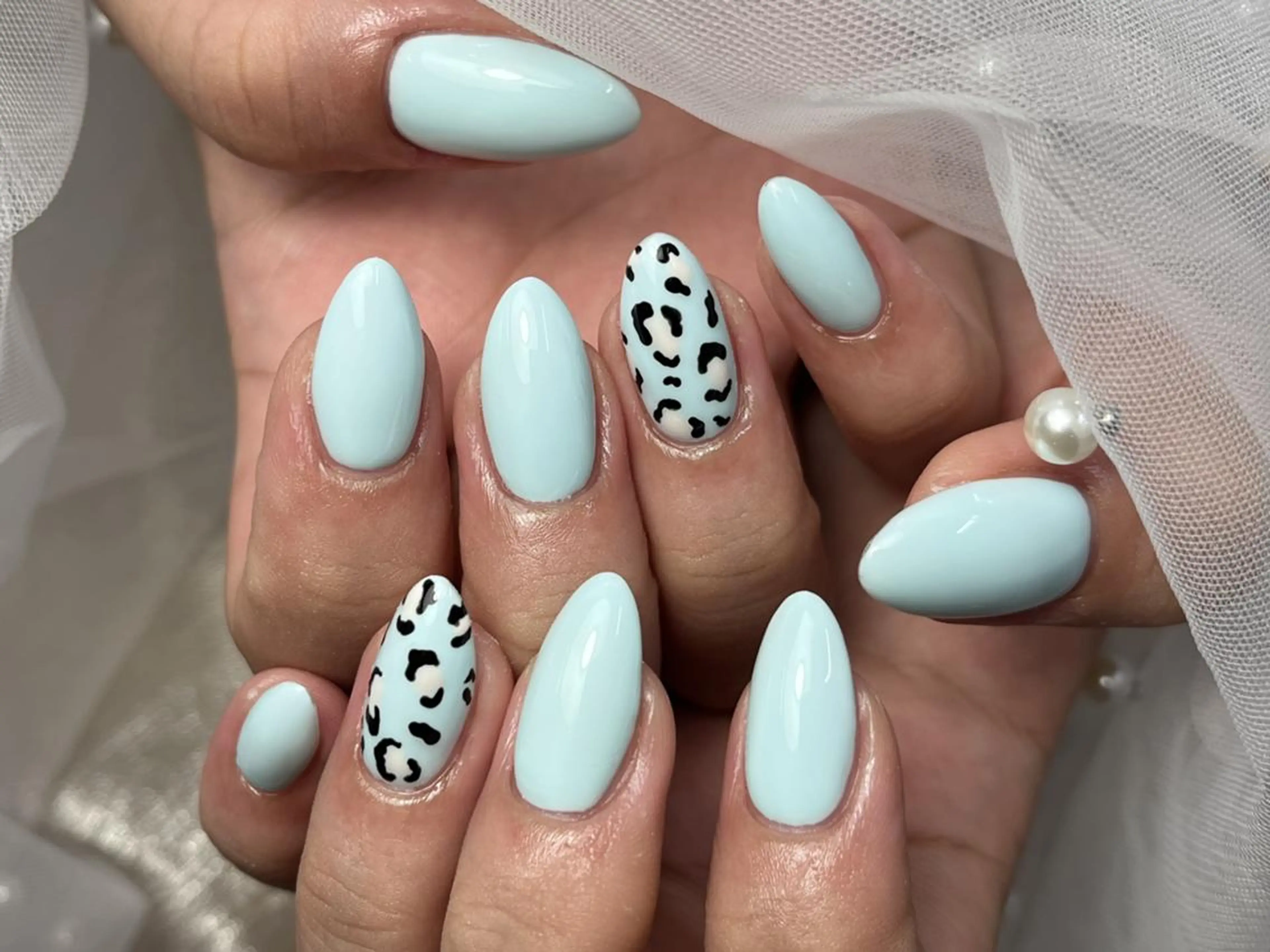 ネイル アニマル柄 ブルー シンプルネイル ハンドネイル ToliyDeliy Nail Salonのネイルデザイン