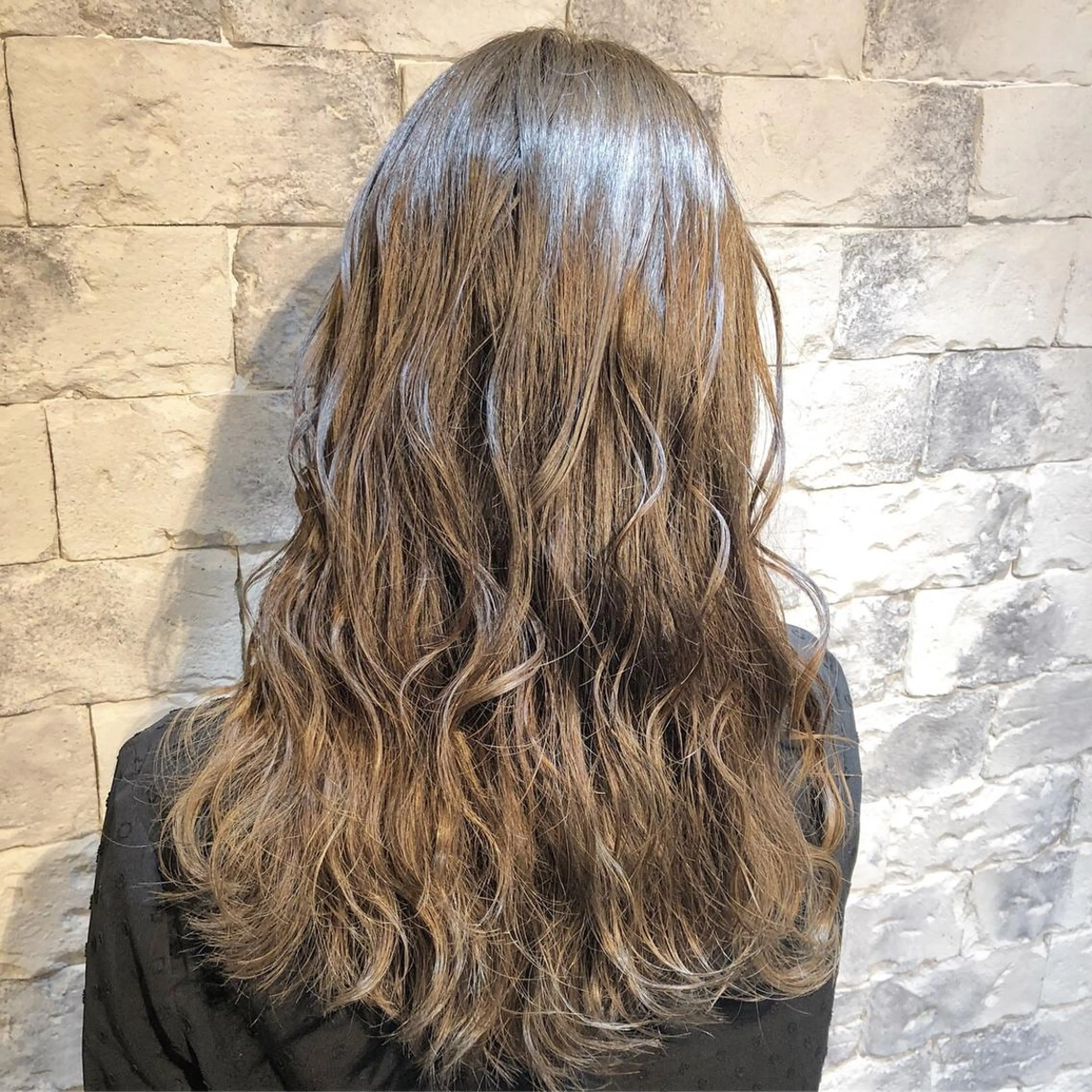 ロング カラー ヘアアレンジ ネイル 透明感カラー グラデーションカラー グレージュ ハイライトカラー カーキグレージュ AUBE HAIRazul吉祥寺所属・綺麗な髪質にしたい方 限定🌈清水 祥のヘアスタイル