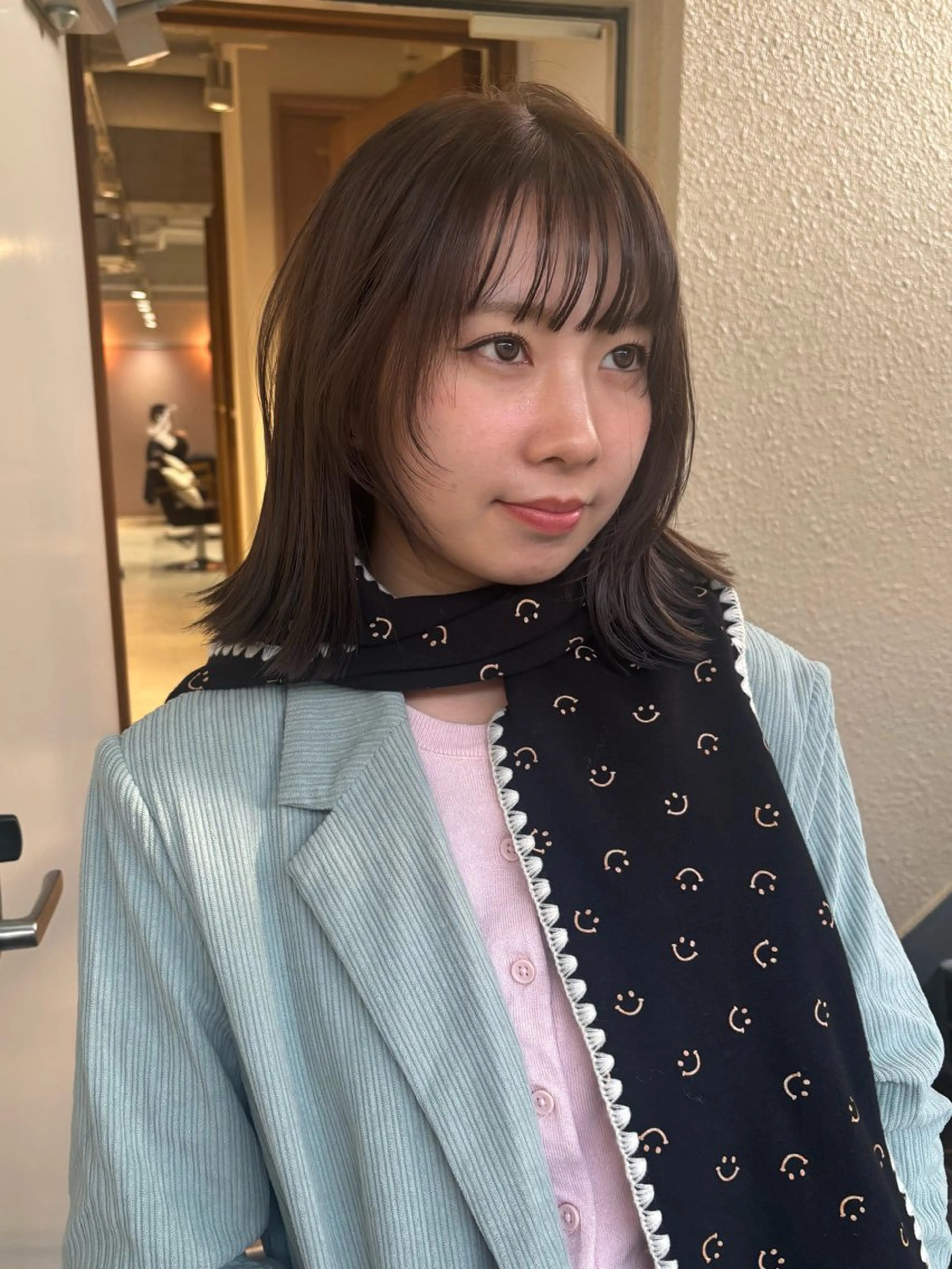 ミディアム カラー ミディアムパーマ アッシュ ベージュカラー 透明感カラー グレージュ カット ヘアカラー トリートメント ヘッドスパ mei|顔まわり ×透明感カラーのヘアスタイル