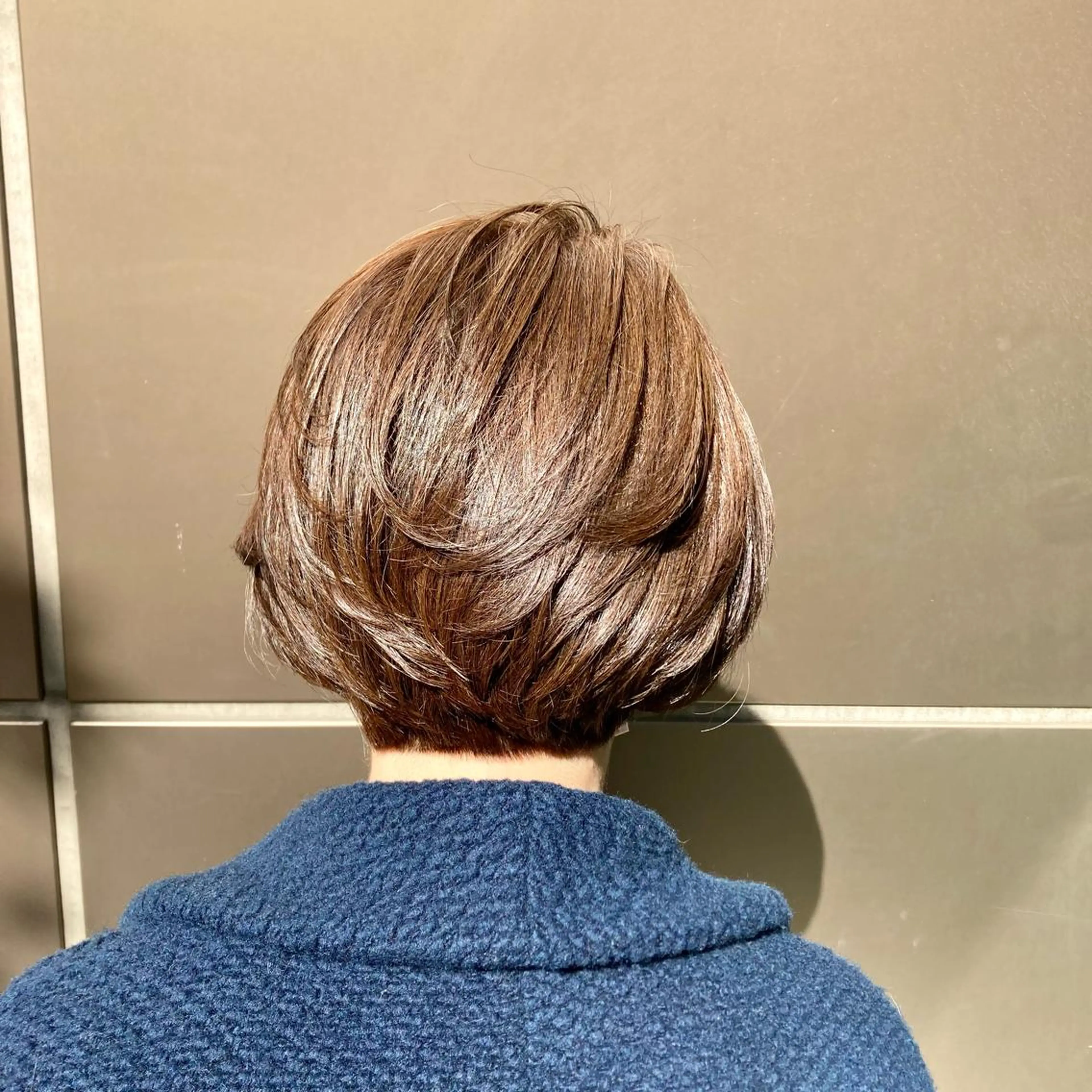 ショート ボブ カット 松岡 知のヘアスタイル