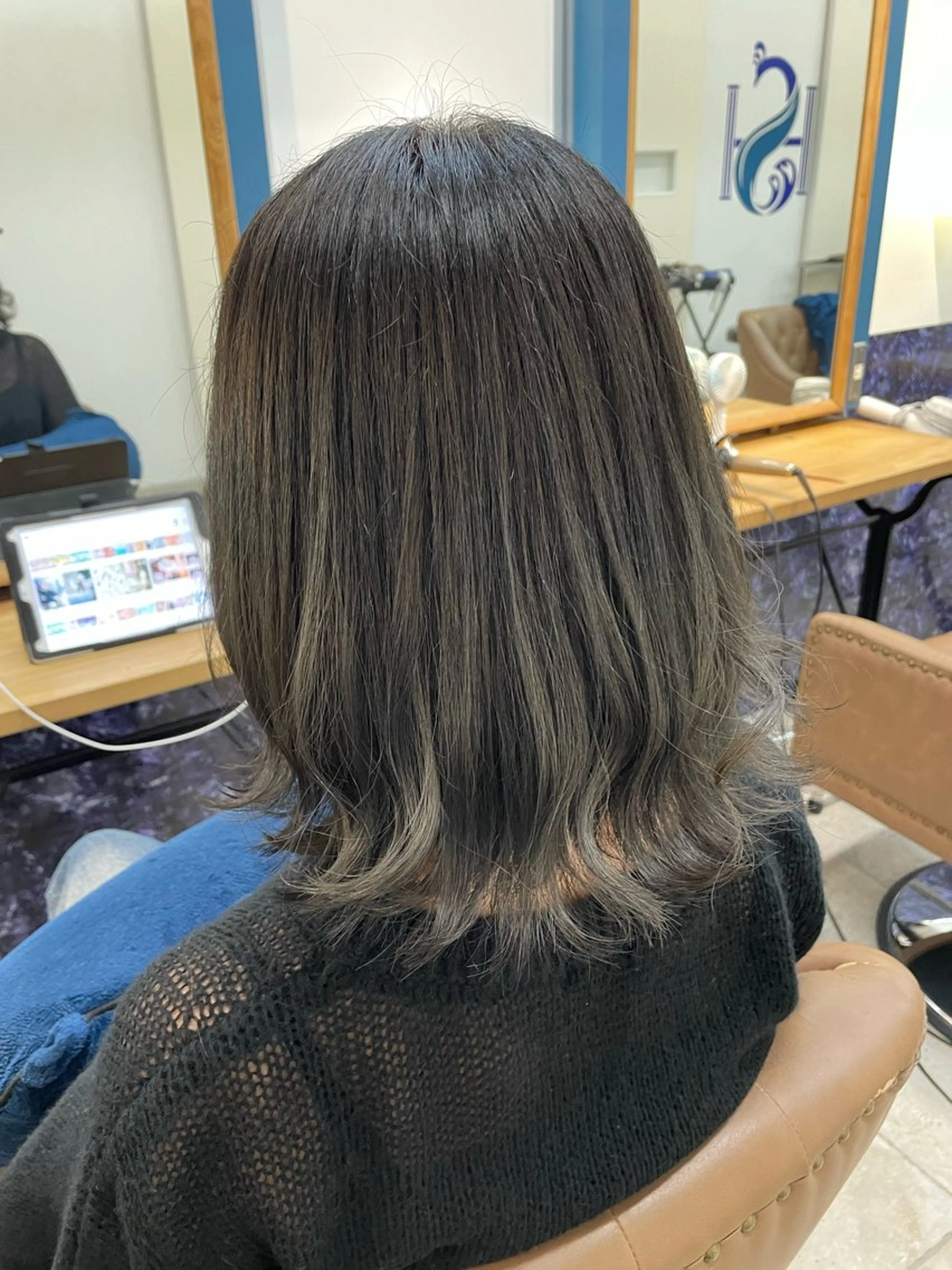 ミディアム カラー グラデーションカラー グレージュ ヘアカラー トリートメント 🍒新家 さくら🍒のヘアスタイル