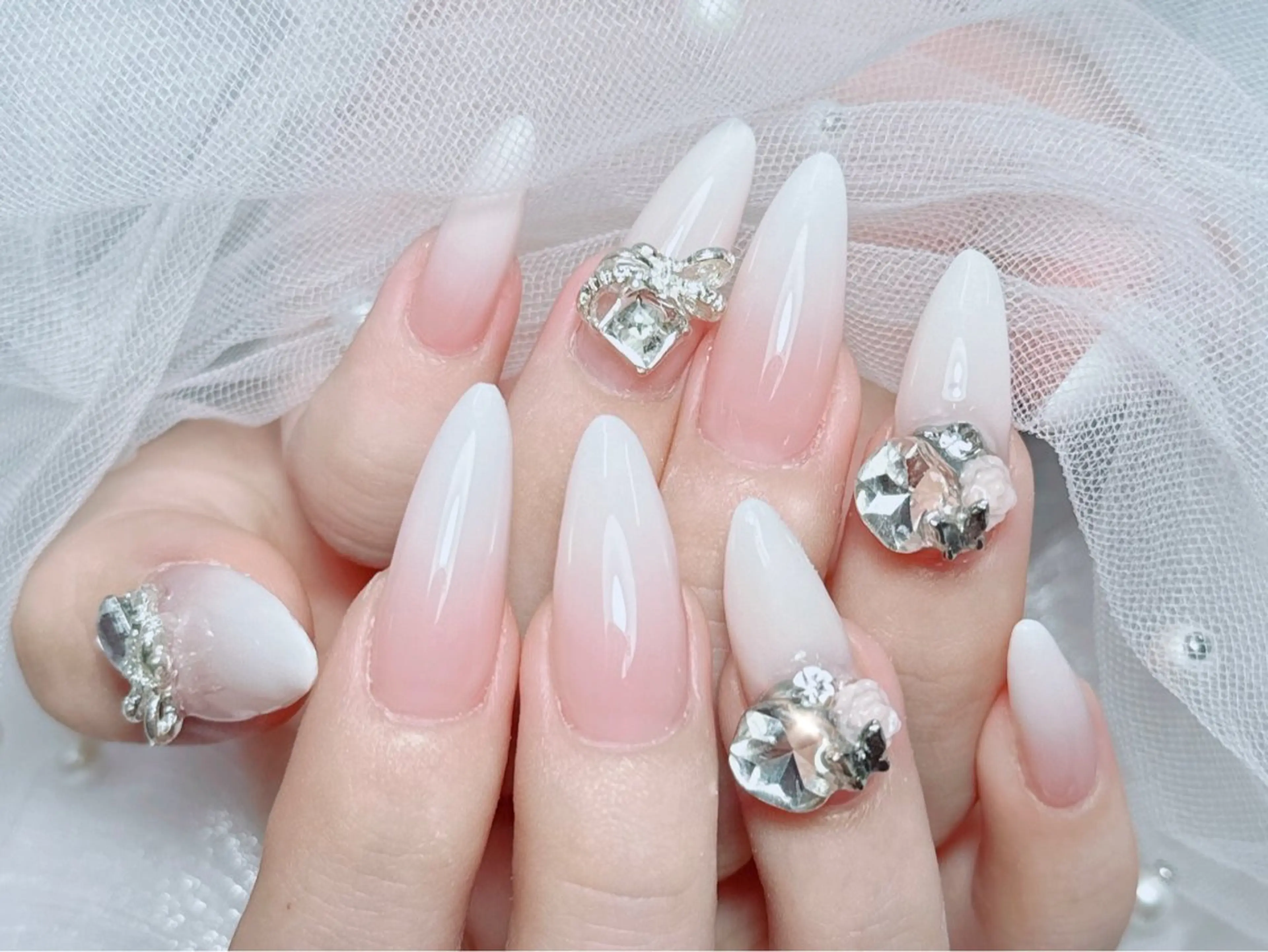 ネイル オーロラネイル チークネイル 長さ出し フットネイル フレンチネイル ハンドネイル ハンドケア NaNa nailのネイルデザイン