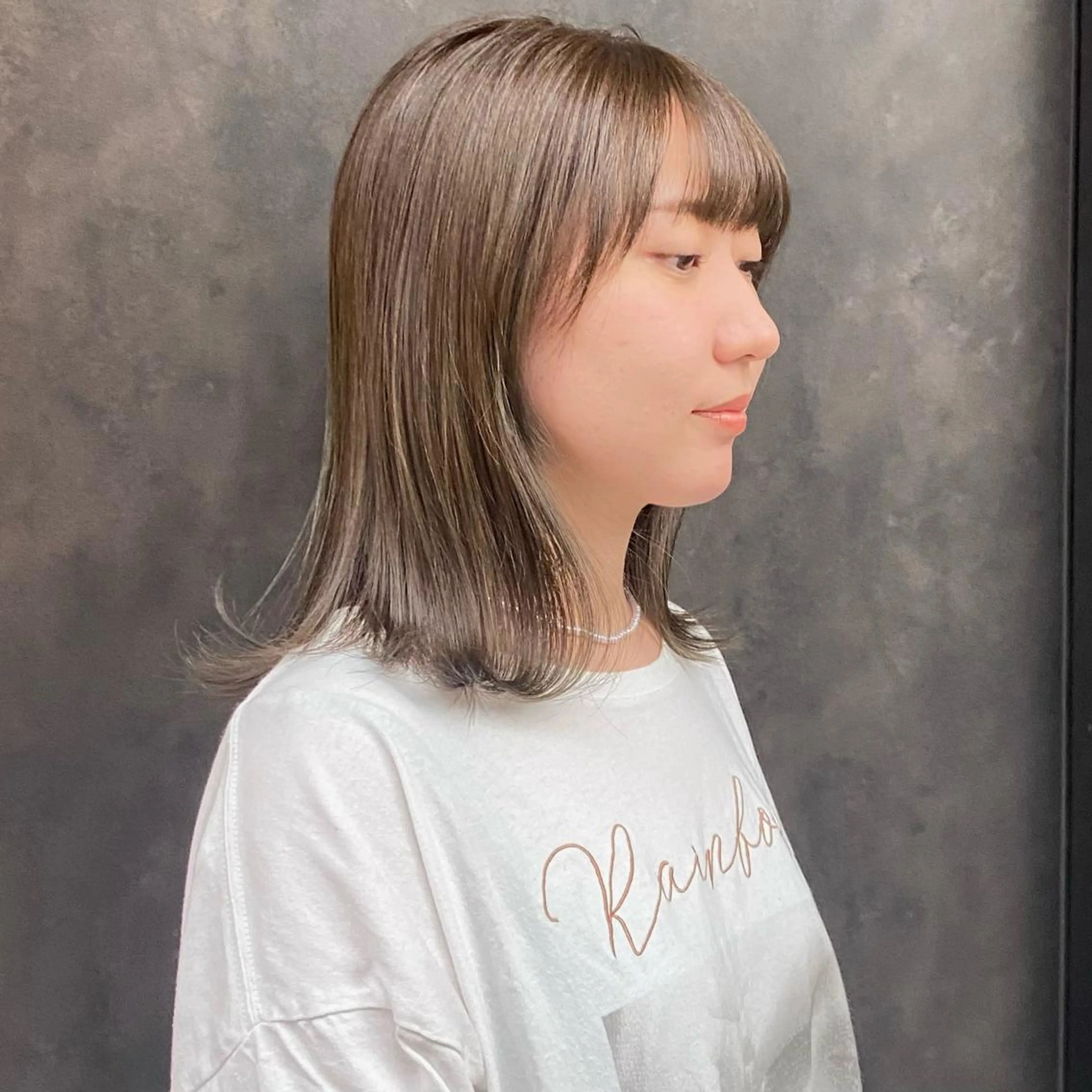 ミディアム カラー グレージュ オリーブグレージュ オリーブグレー オレンジ カット ヘアカラー トリートメント 比嘉 陽のヘアスタイル