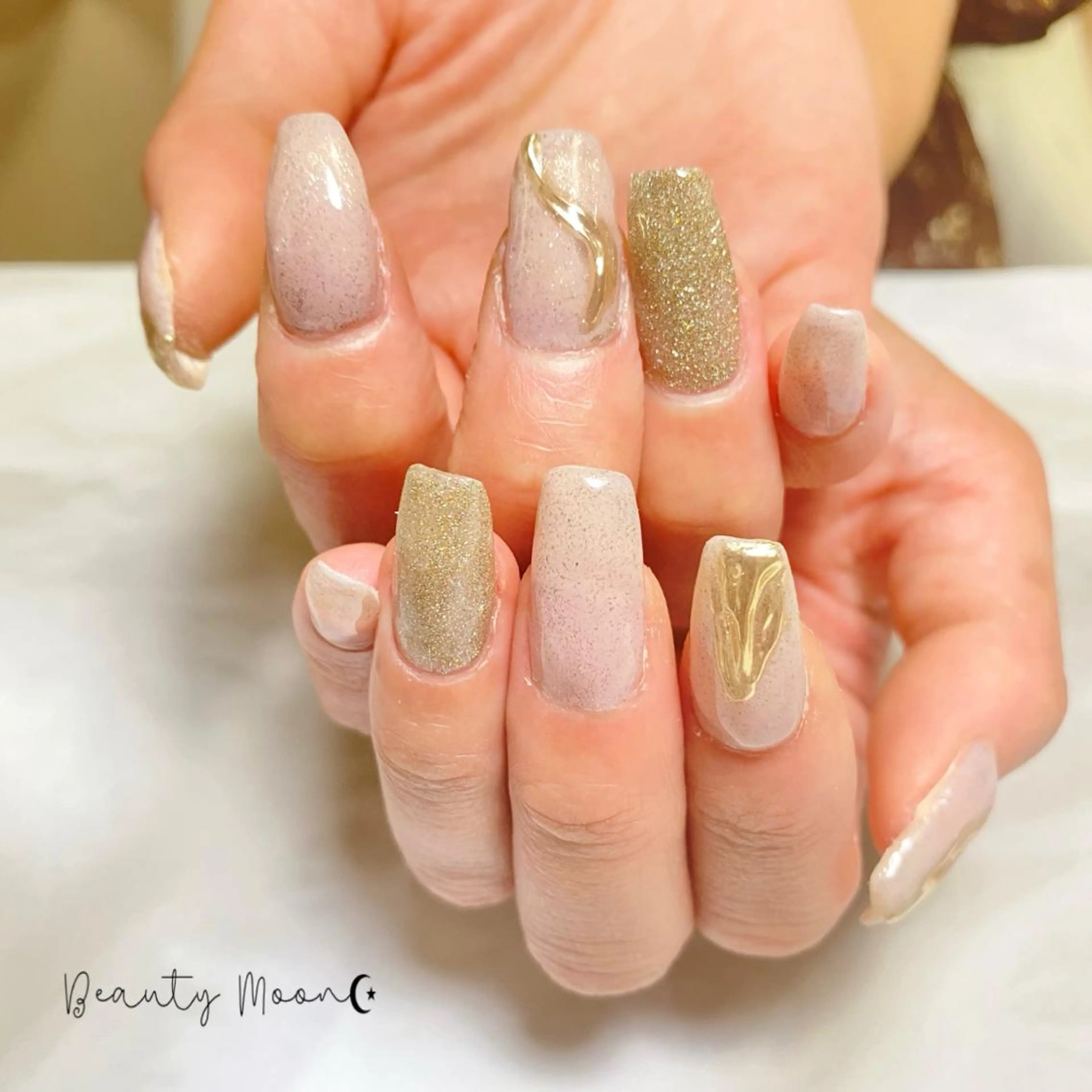 ネイル アートネイル ハート ミラーネイル beauty ☪︎moonのネイルデザイン
