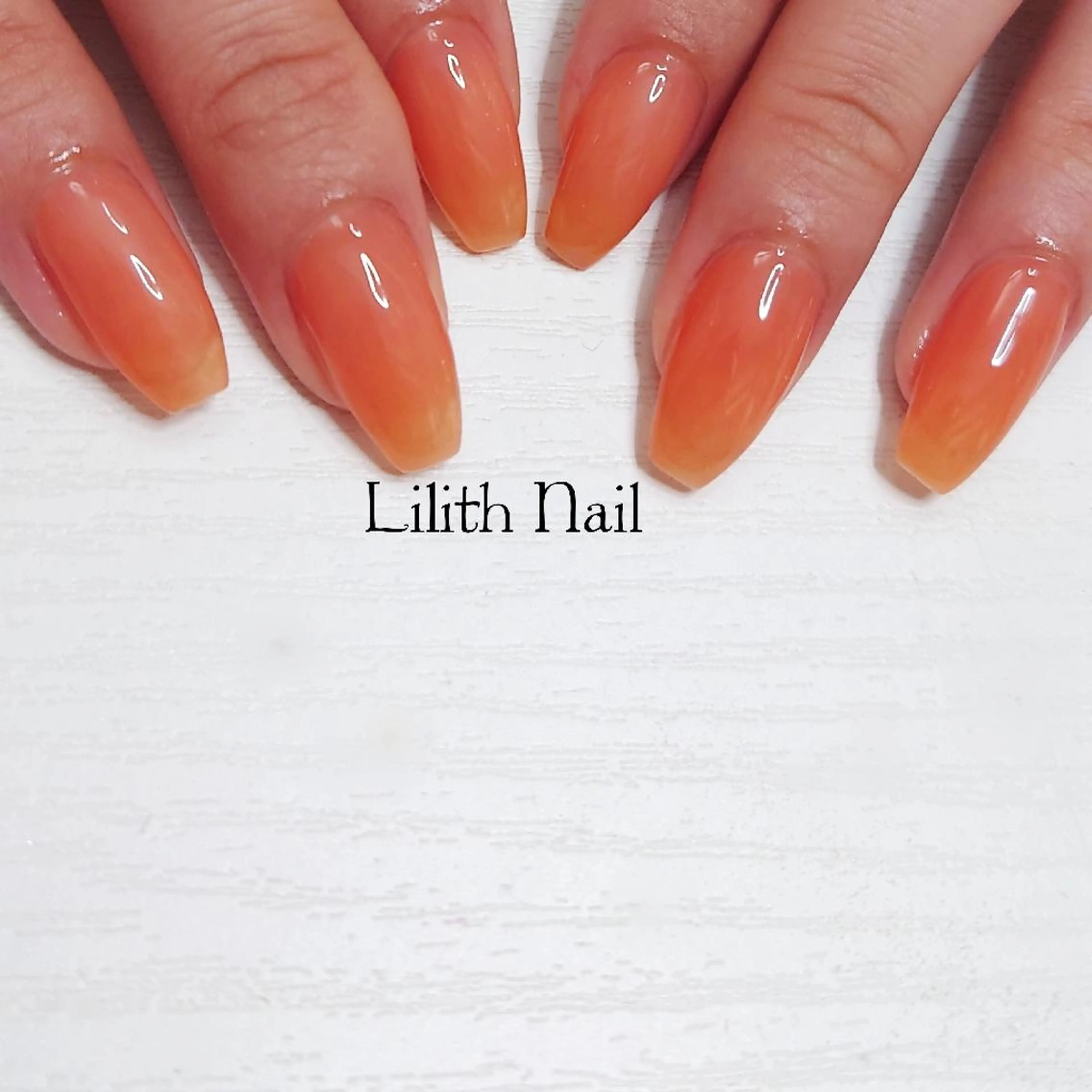 ネイル ワンカラーネイル オレンジ シンプルネイル 春ネイル ハンドネイル Lilith Nailのネイルデザイン