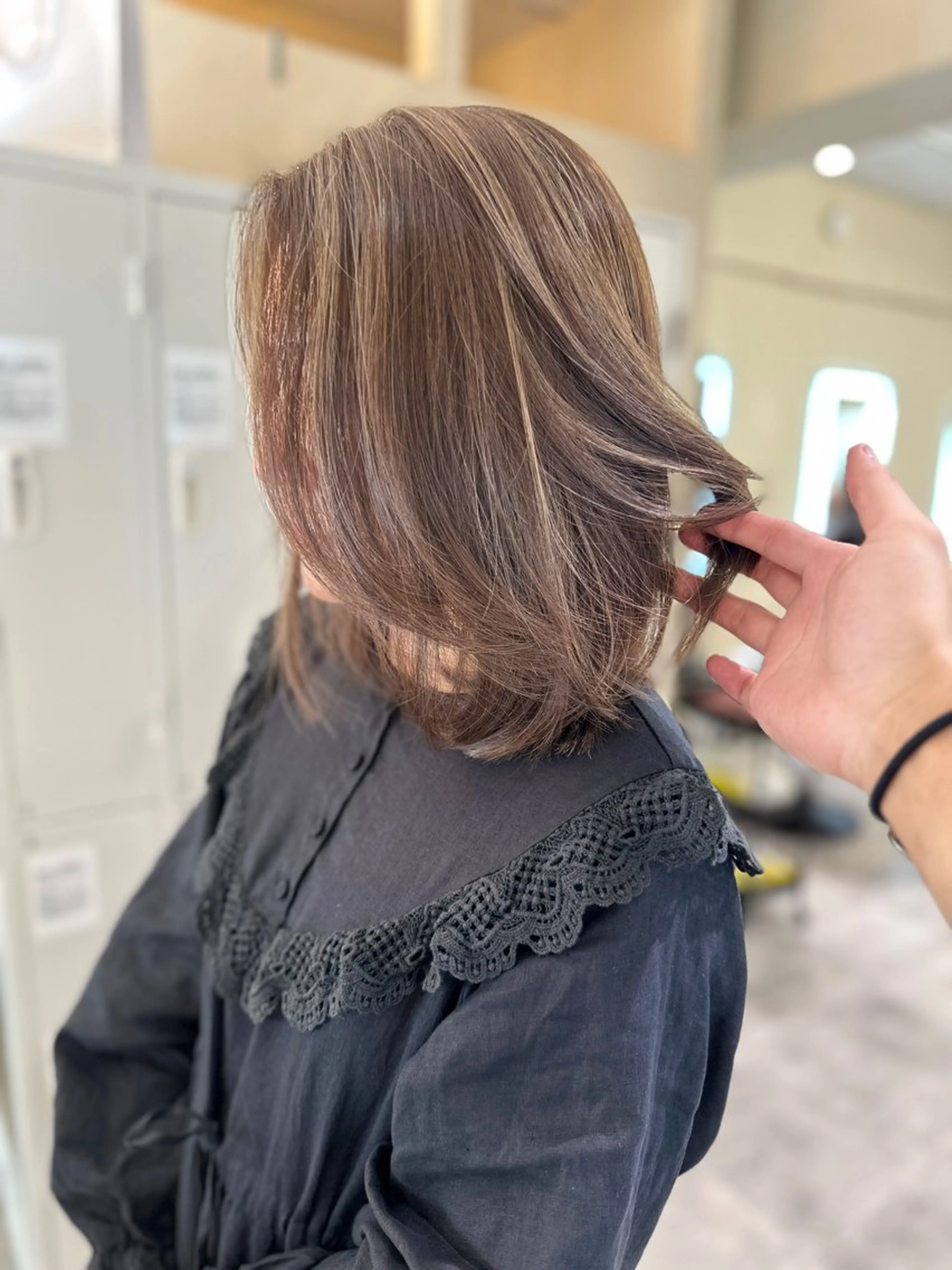 セミロング カラー アディクシーカラー バレイヤージュ ブリーチ デザインカラー ダブルカラー カット ヘアカラー トリートメント 色気レイヤーカット 大和健生のヘアスタイル