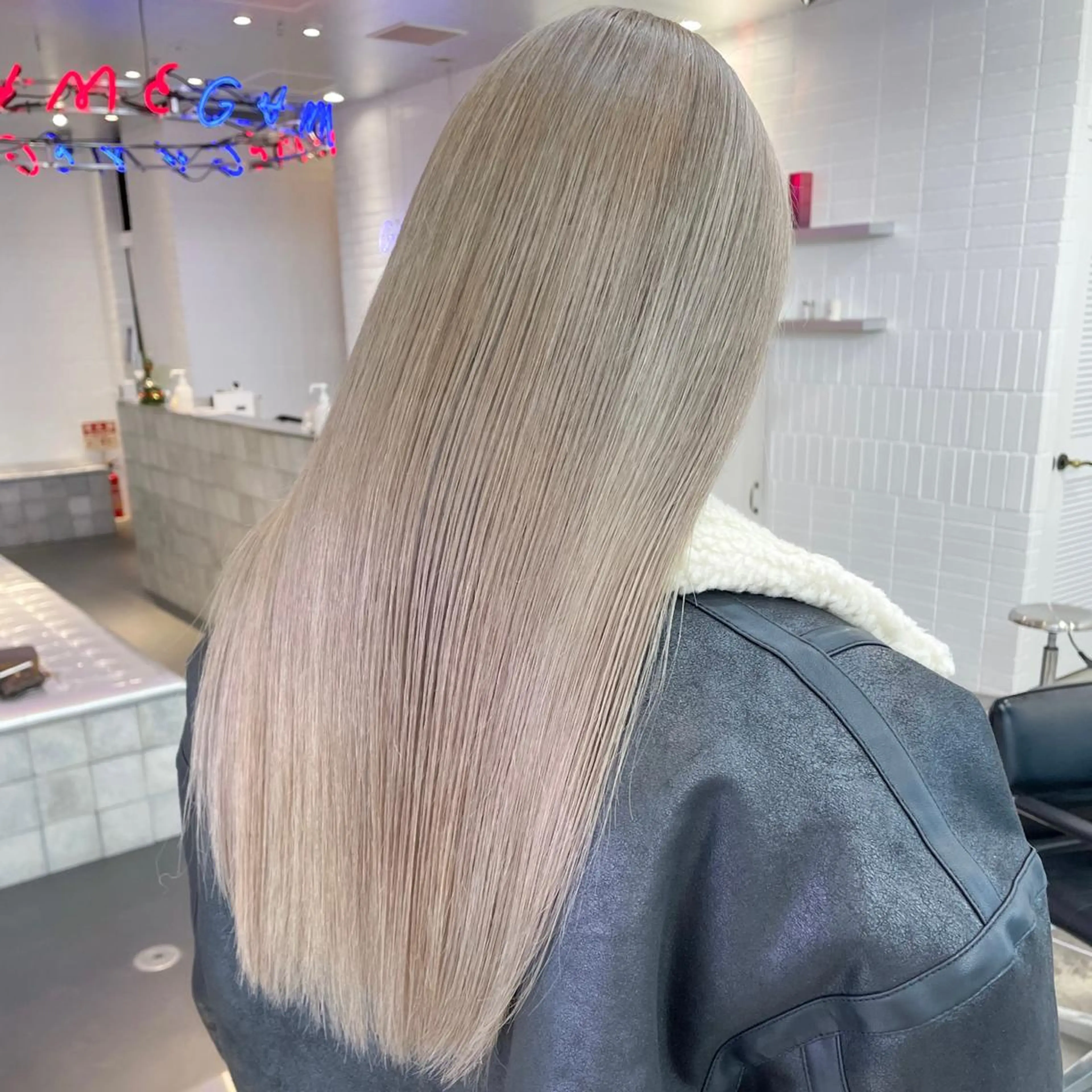 ミディアム カラー ヘアアレンジ メンズ キッズ ネイル マツエク・マツパ アイブロウ グレージュ ホワイト ヘアカラー トリートメント ボブ×柔らかいカラー 🩰misaki𓍼のヘアスタイル