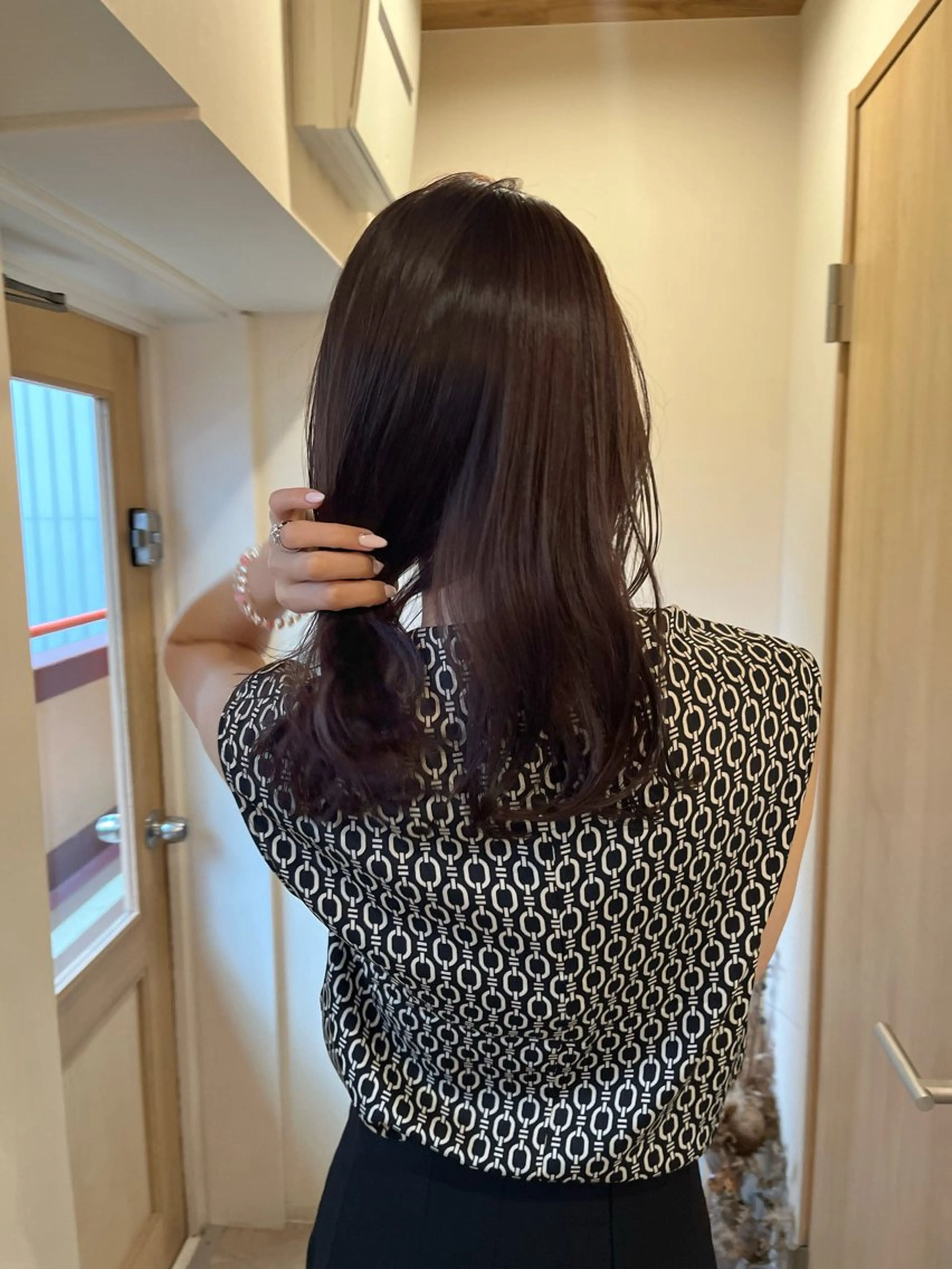 セミロング カラー グレージュ ラベンダーカラー ラベンダーグレージュ ラベンダーグレー 下石怜子/レイヤー カット/透明感カラーのヘアスタイル