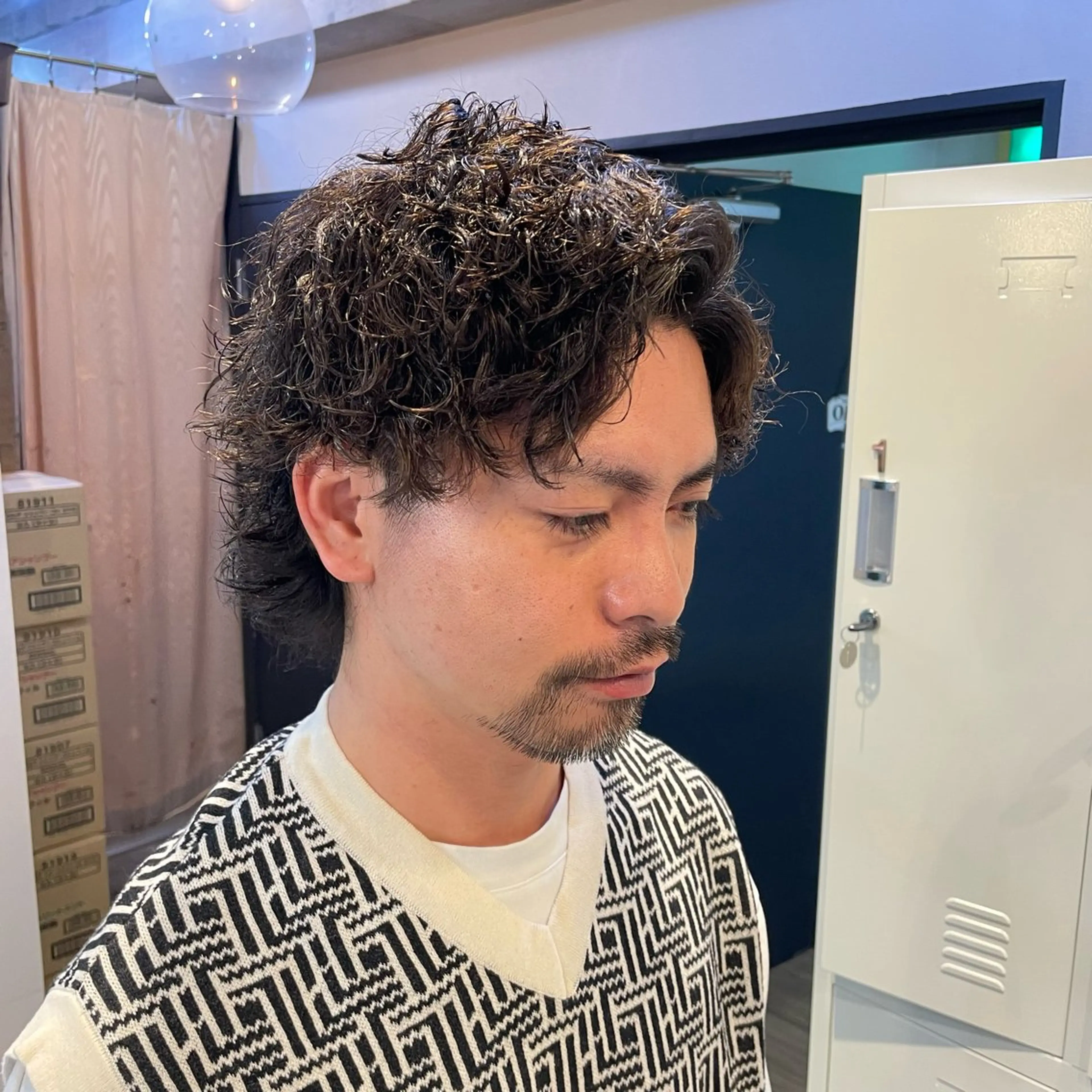 パーマ メンズ センターパート マッシュ メンズパーマ プードルパーマ スパイキーショート 博多No.1 メンズパーマ美容師のヘアスタイル