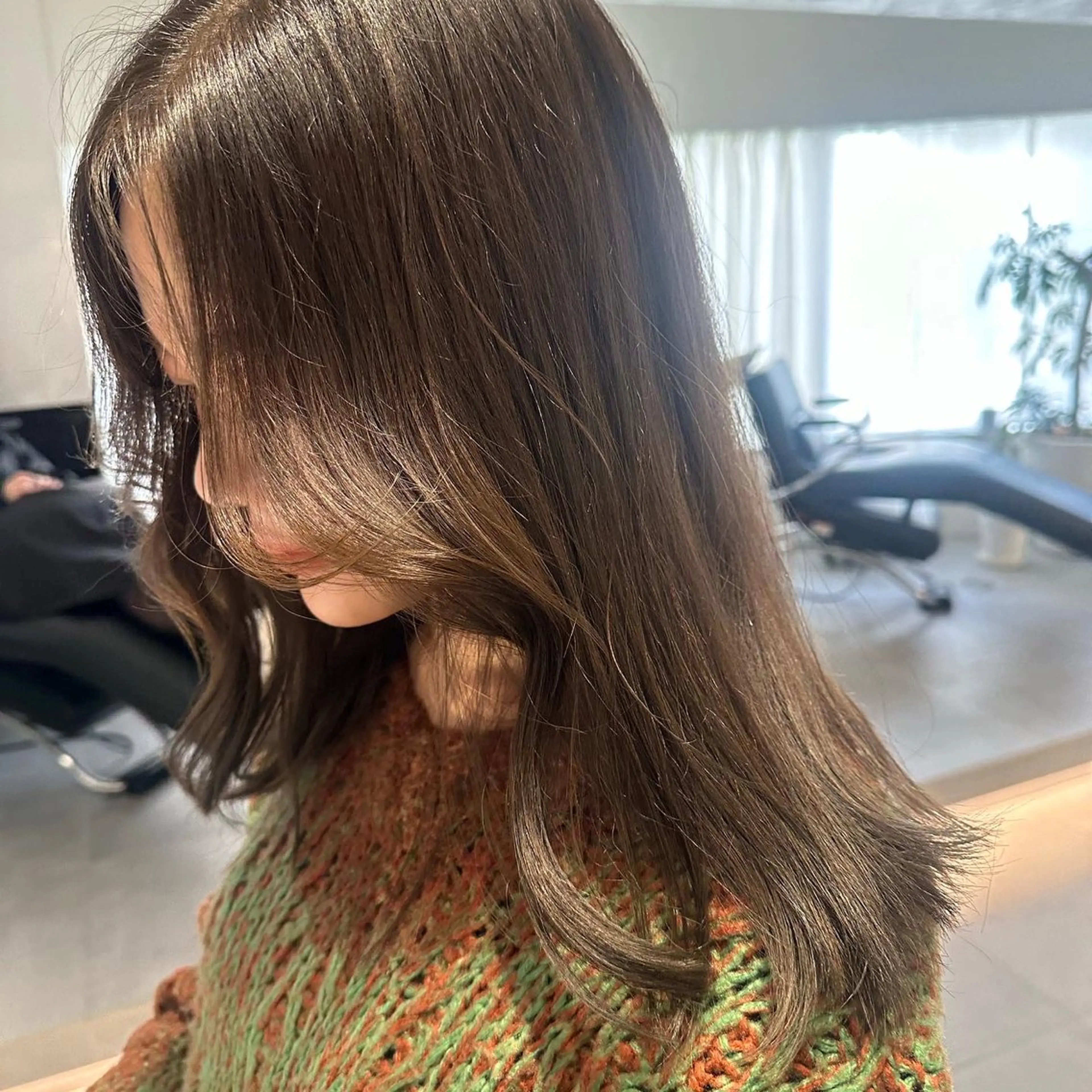 セミロング カラー ヘアアレンジ ベージュカラー オリーブベージュ ヘアカラー 垢抜け韓国風ヘア カラーMIKUのヘアスタイル