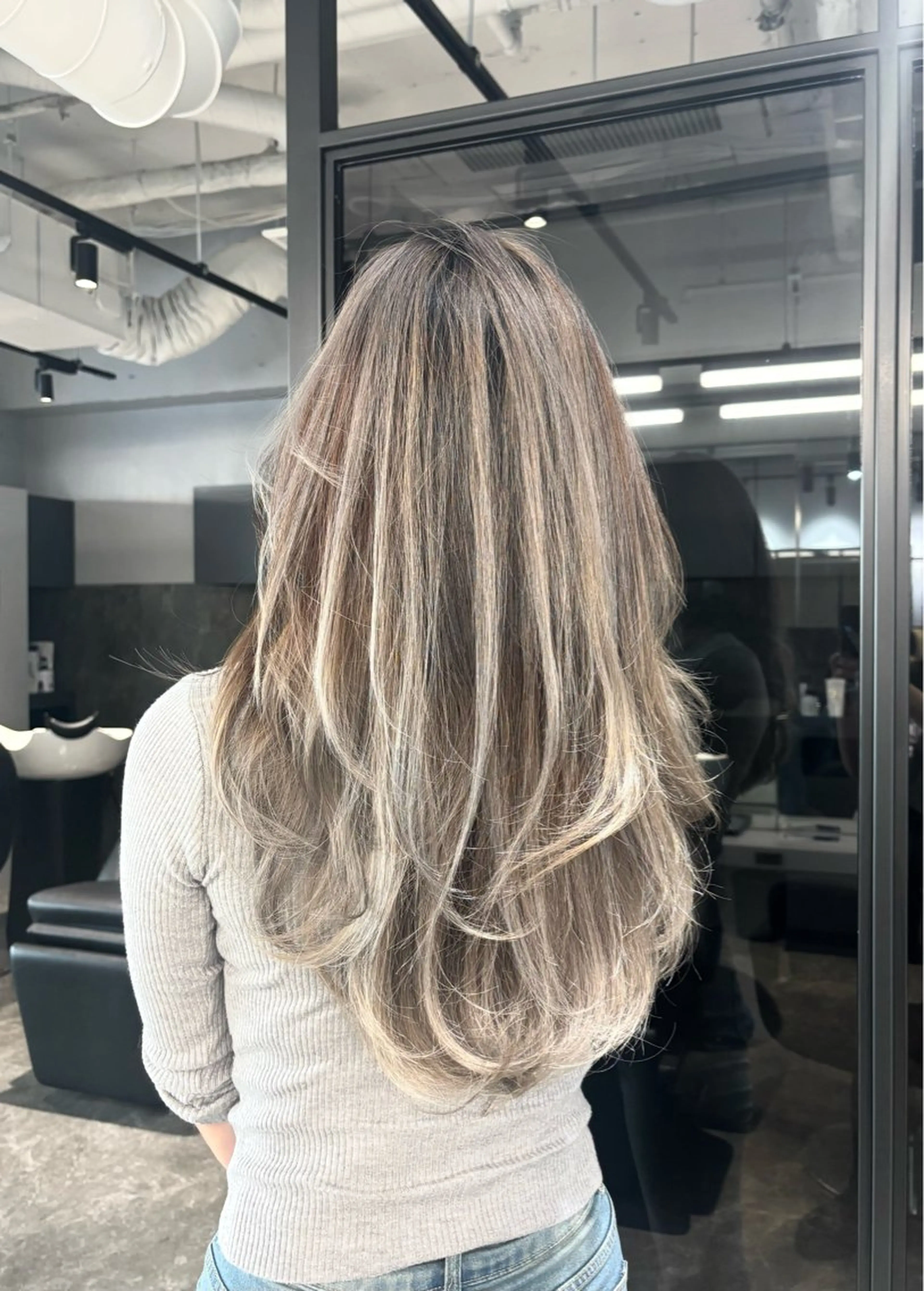 ロング karin💋海外 レイヤー/ハイトーンのヘアスタイル