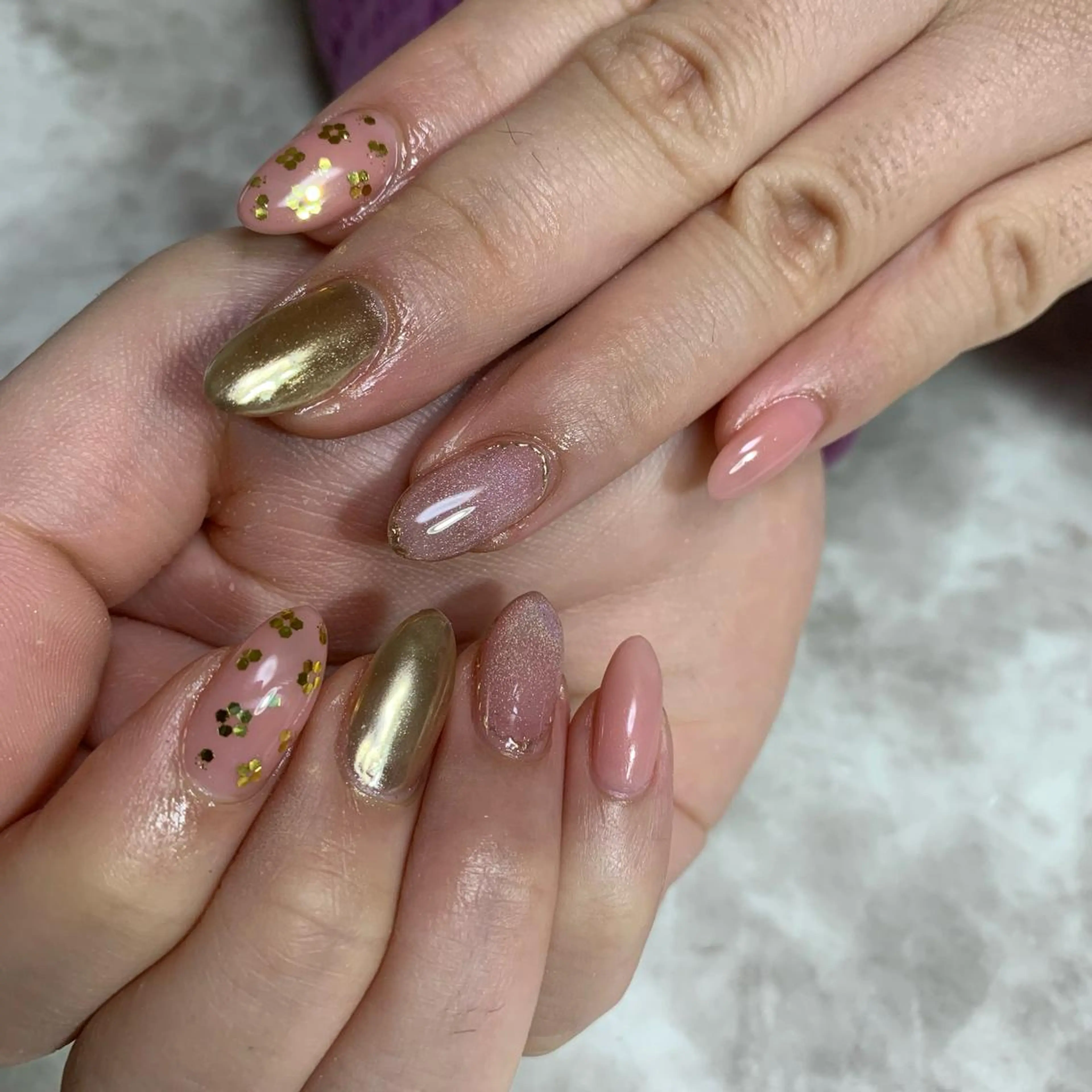 ネイル マグネットネイル オフィスネイル ピンク salon Hush Hushのネイルデザイン