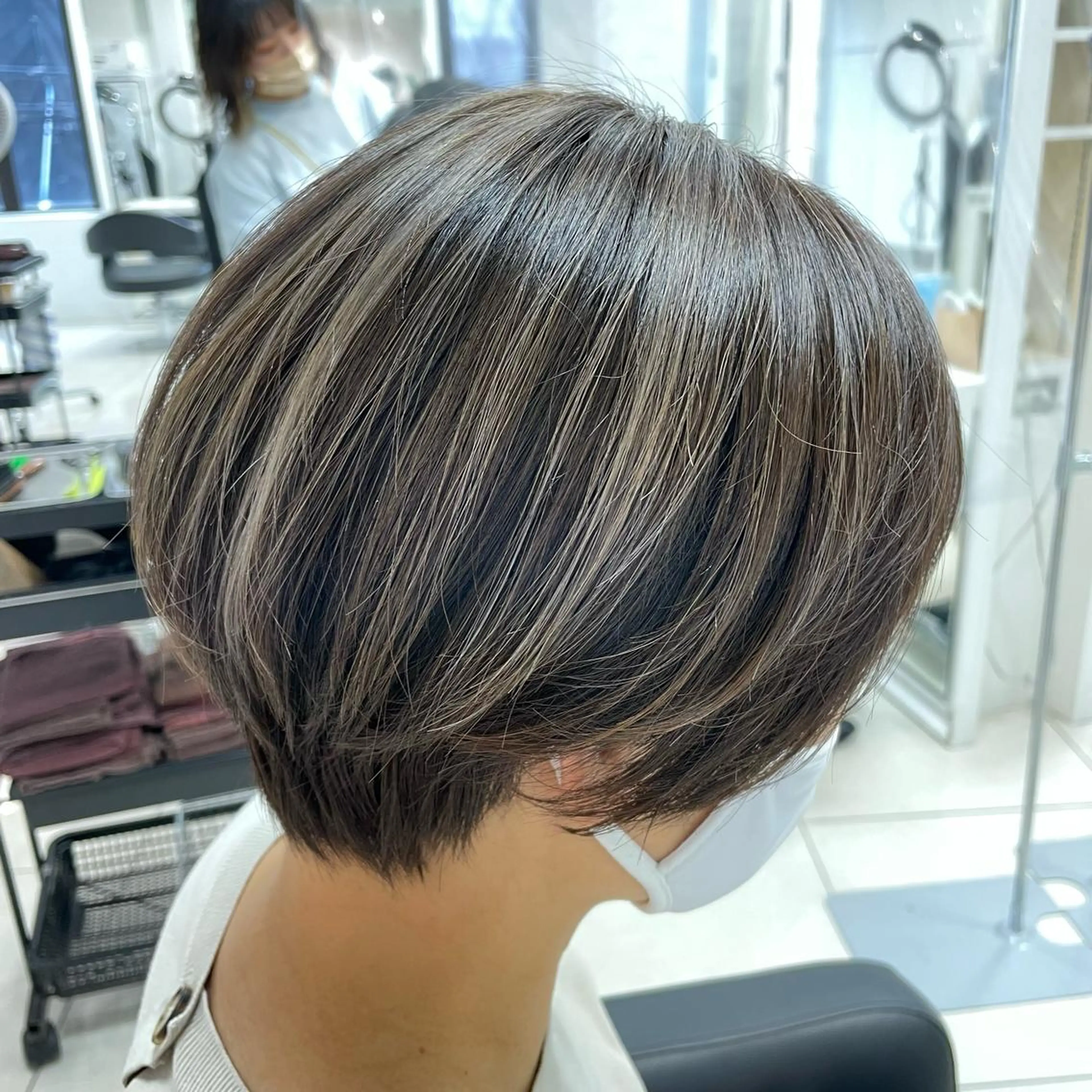 ショート カラー ブリーチ ケアブリーチ ハイライトカラー イルミナカラー ハイライト カット ヘアカラー トリートメント 【デザインカラー】 粥川佳日望のヘアスタイル