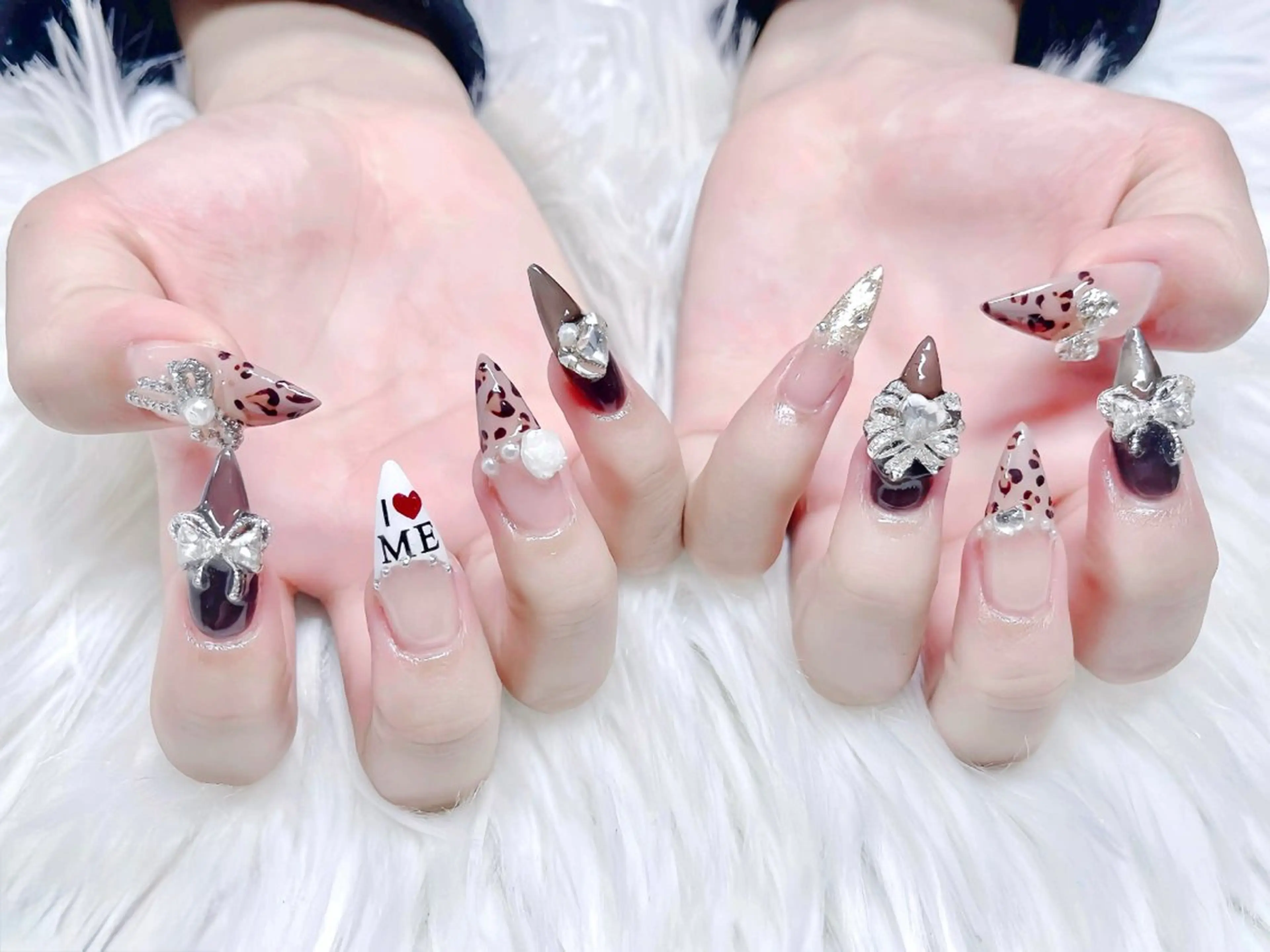 ネイル フットネイル ジェルネイル 韓国ネイル マグネットネイル 持ち込み ハンドネイル Akiko ネイルサロン所属・AKIKO ネイルサロンのネイルデザイン