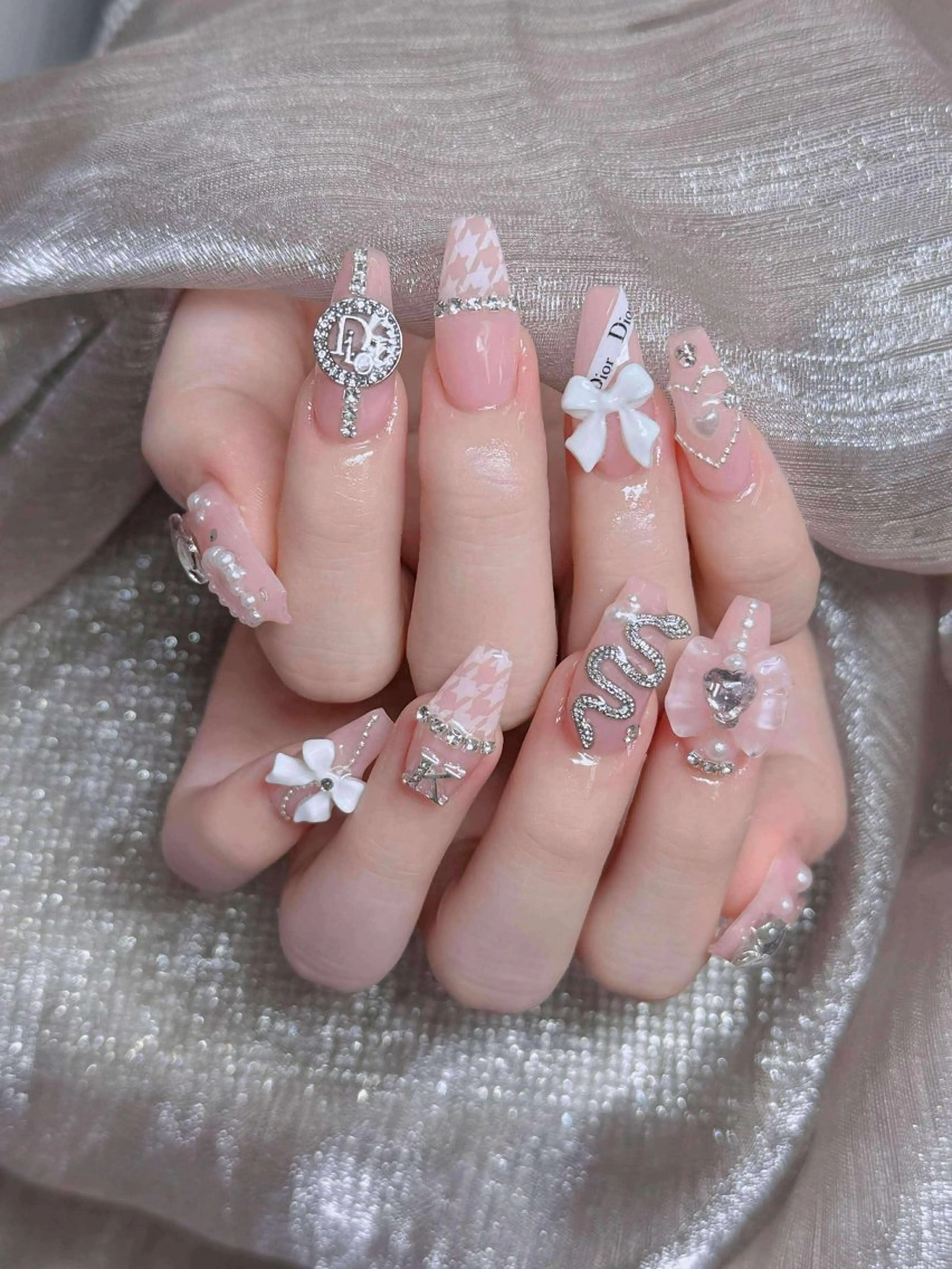 ネイル オーロラネイル チークネイル フットネイル フレンチネイル 韓国ネイル ハンドネイル Lumi Nail 新大久保3‘のネイルデザイン