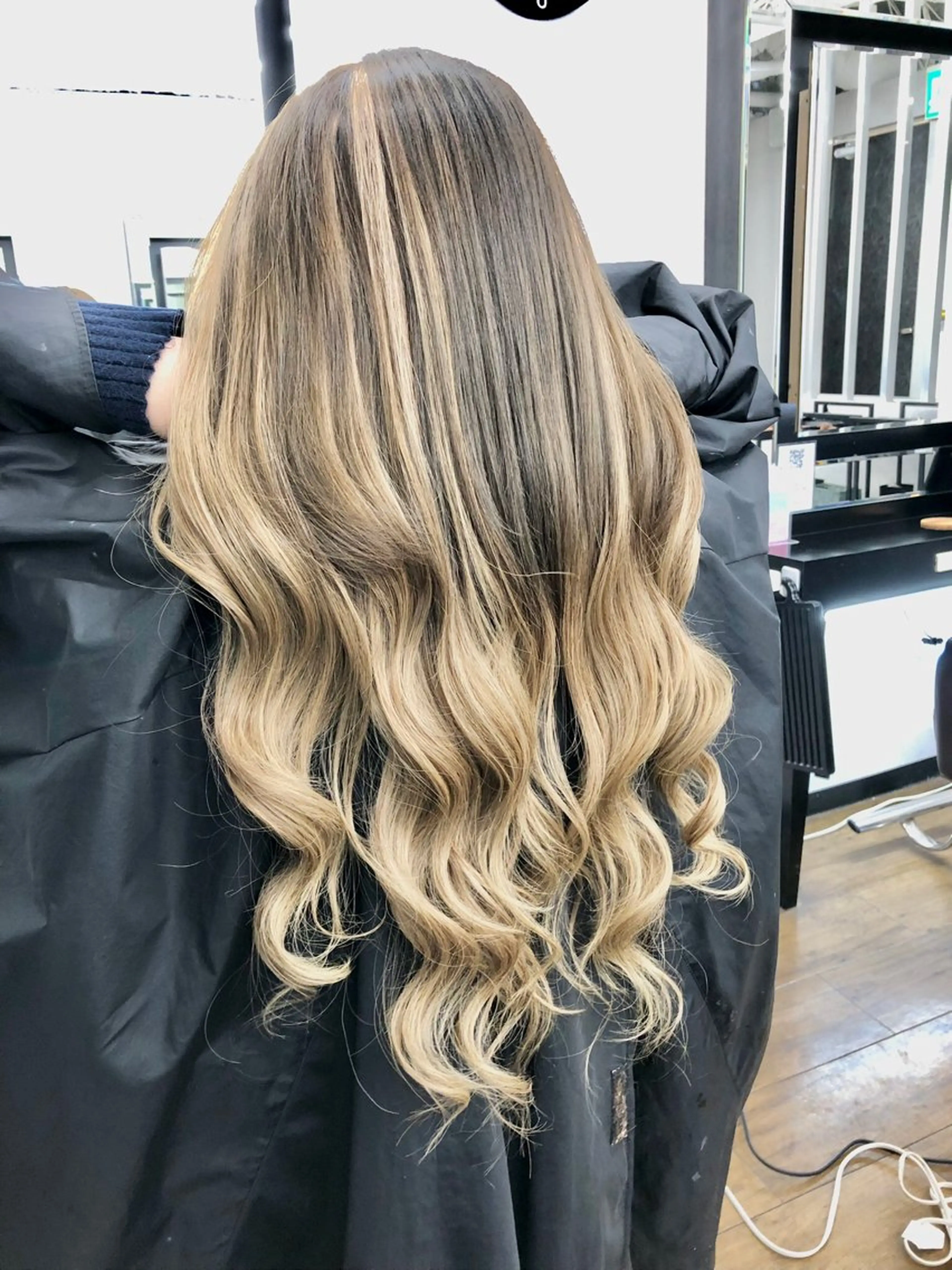 ロング カラー シールエクステ バレイヤージュ ブリーチ ハイライトカラー ハイトーンカラー alpha. カラーエクステ下妻のヘアスタイル