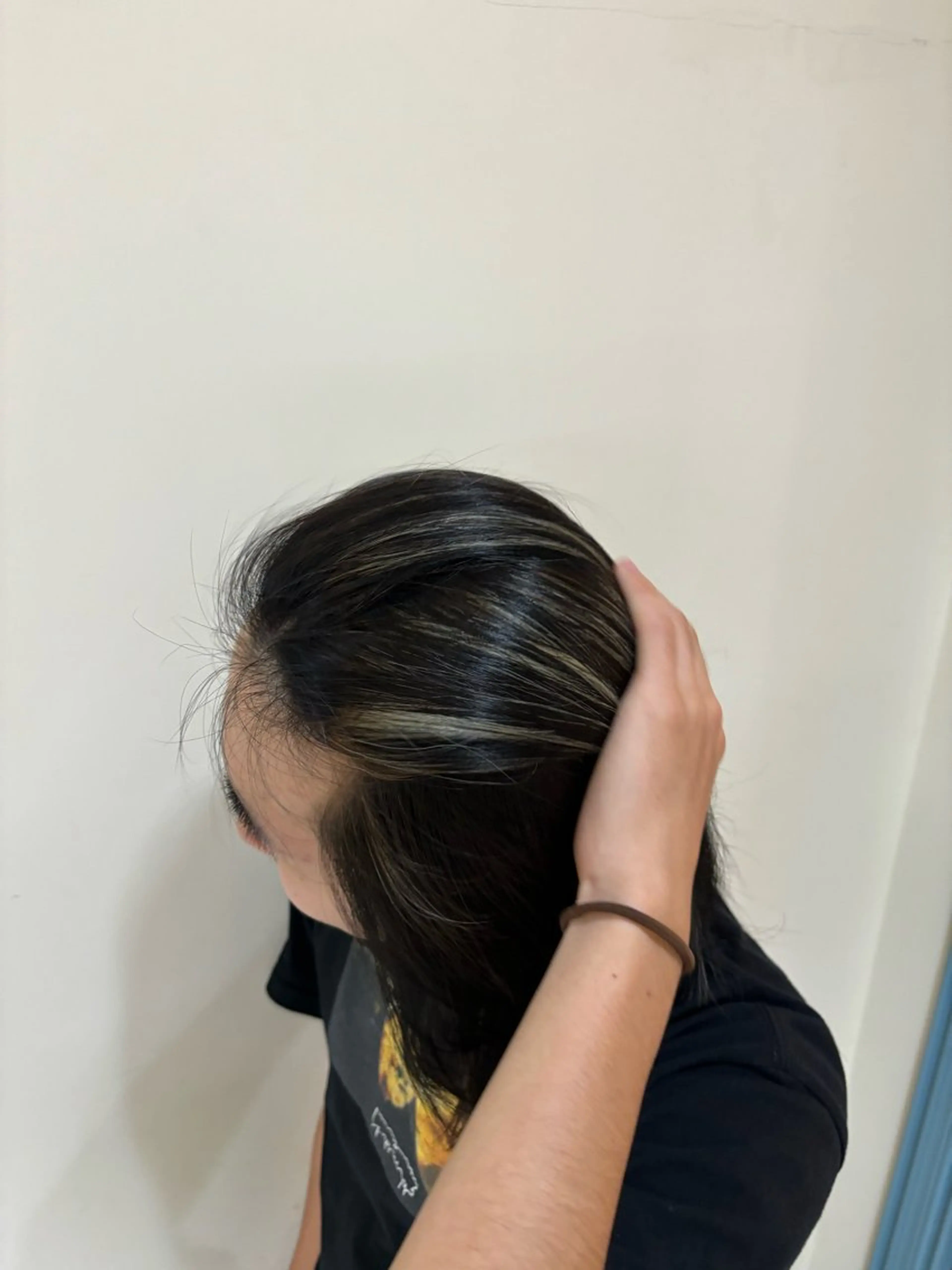 カラー メンズ 伊藤 杏奈のヘアスタイル