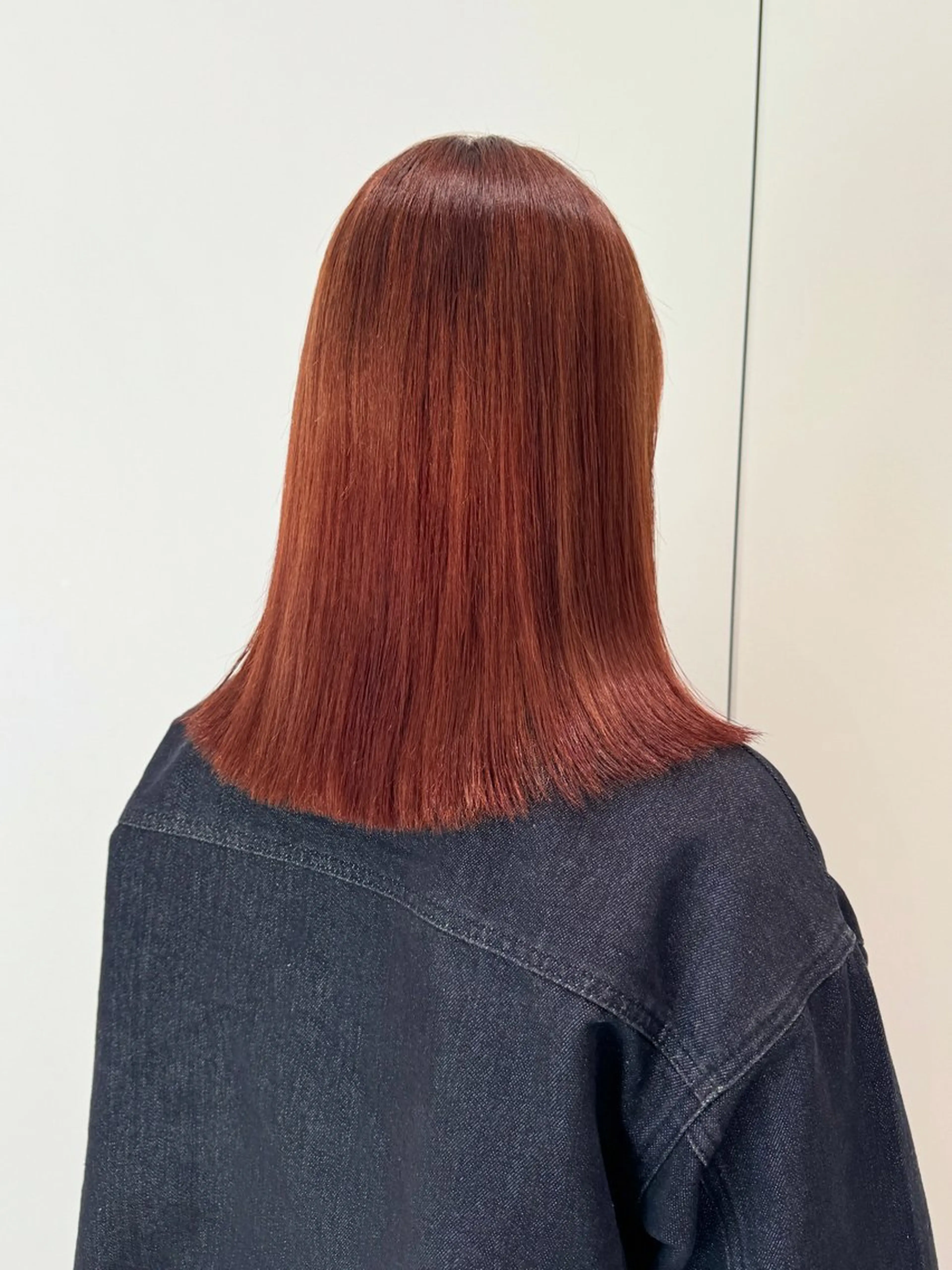 ミディアム ヘアカラー NORA Journey所属・ブリーチカラー/ブロ ンドレイヤーカットのヘアスタイル