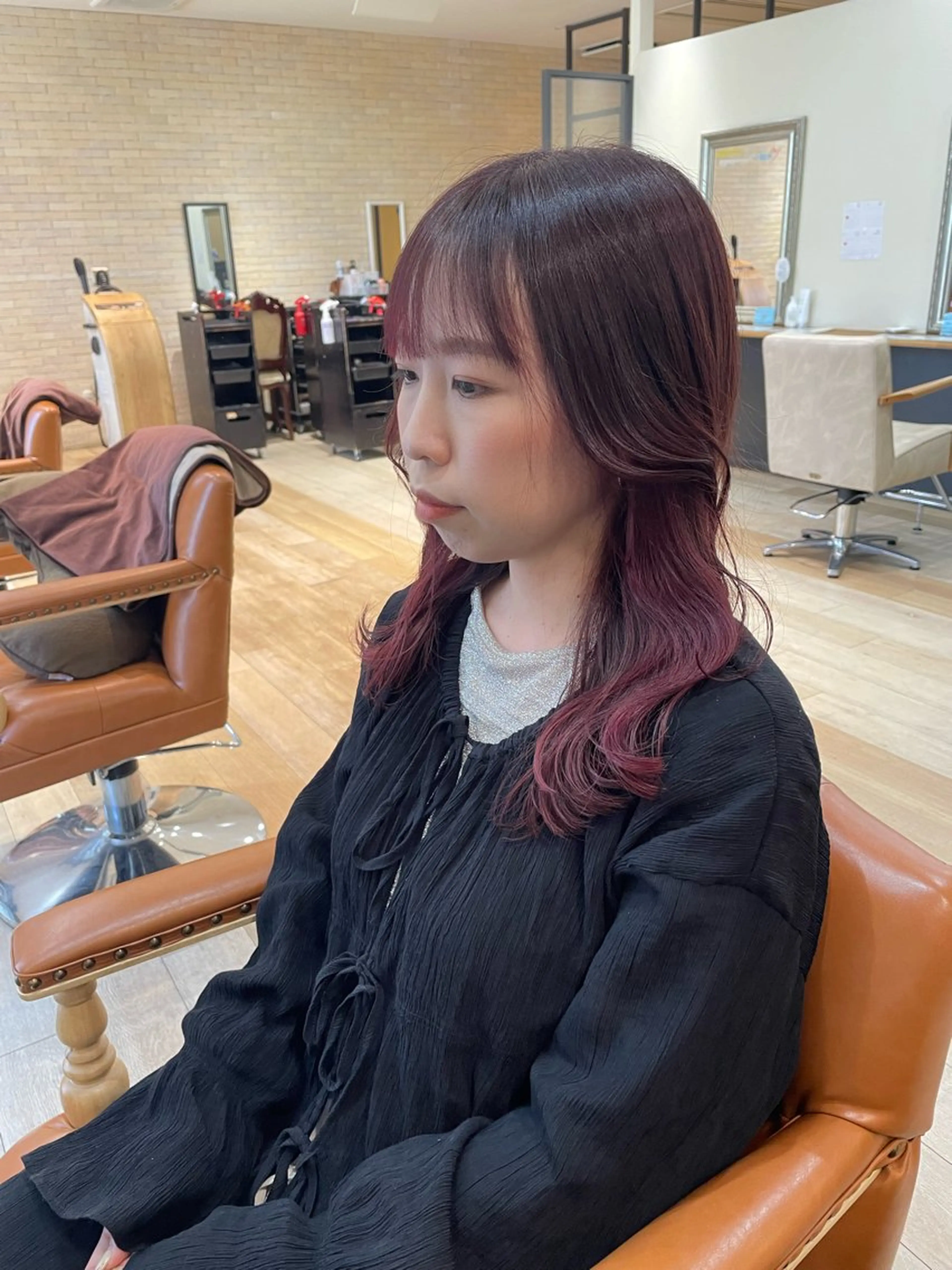 ミディアム カラー 松尾 遥花のヘアスタイル