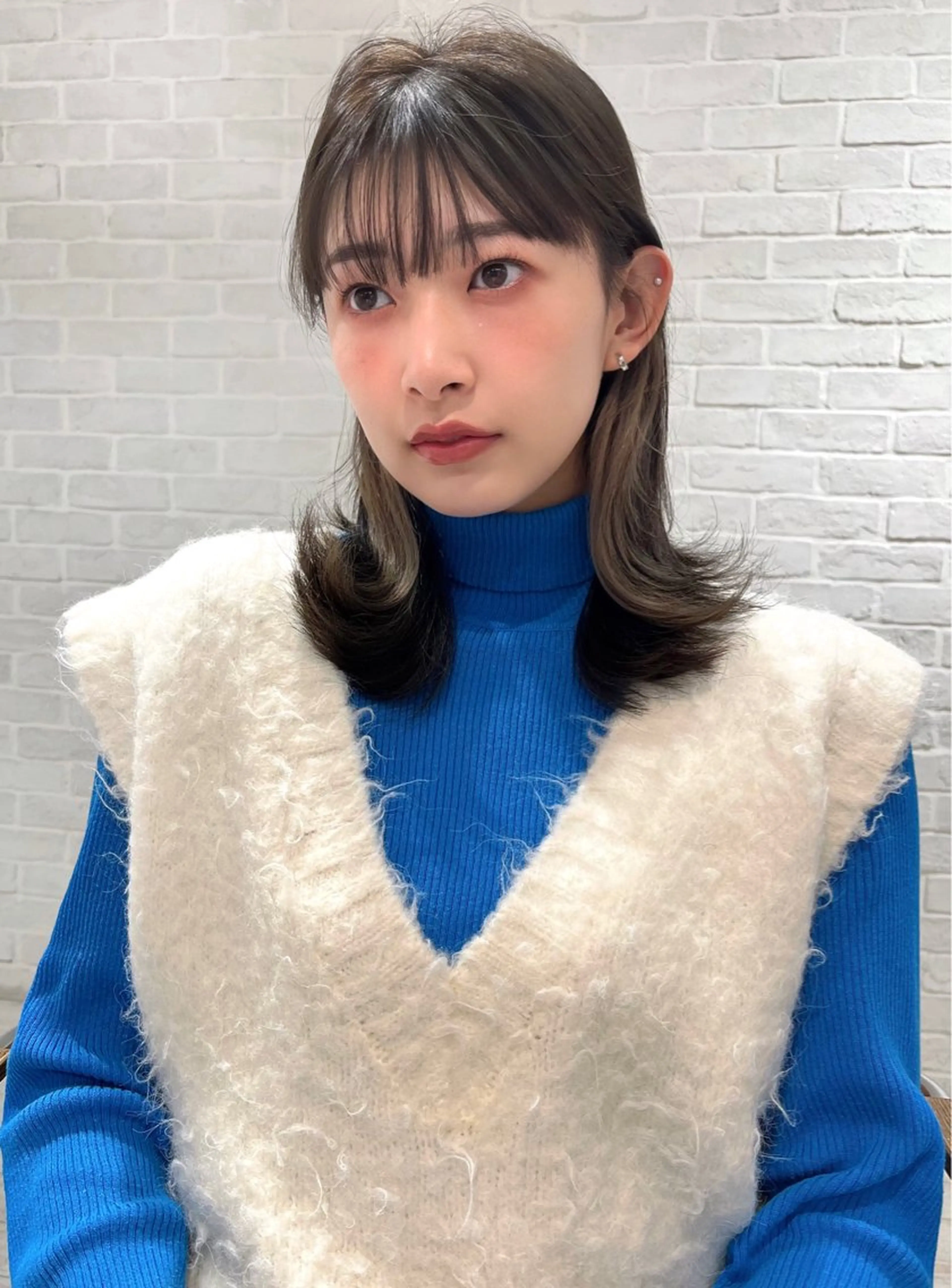 セミロング カラー グレージュ インナーカラー 外ハネヘア 【韓国ヘア×透明感 カラー】笹谷 莉未のヘアスタイル