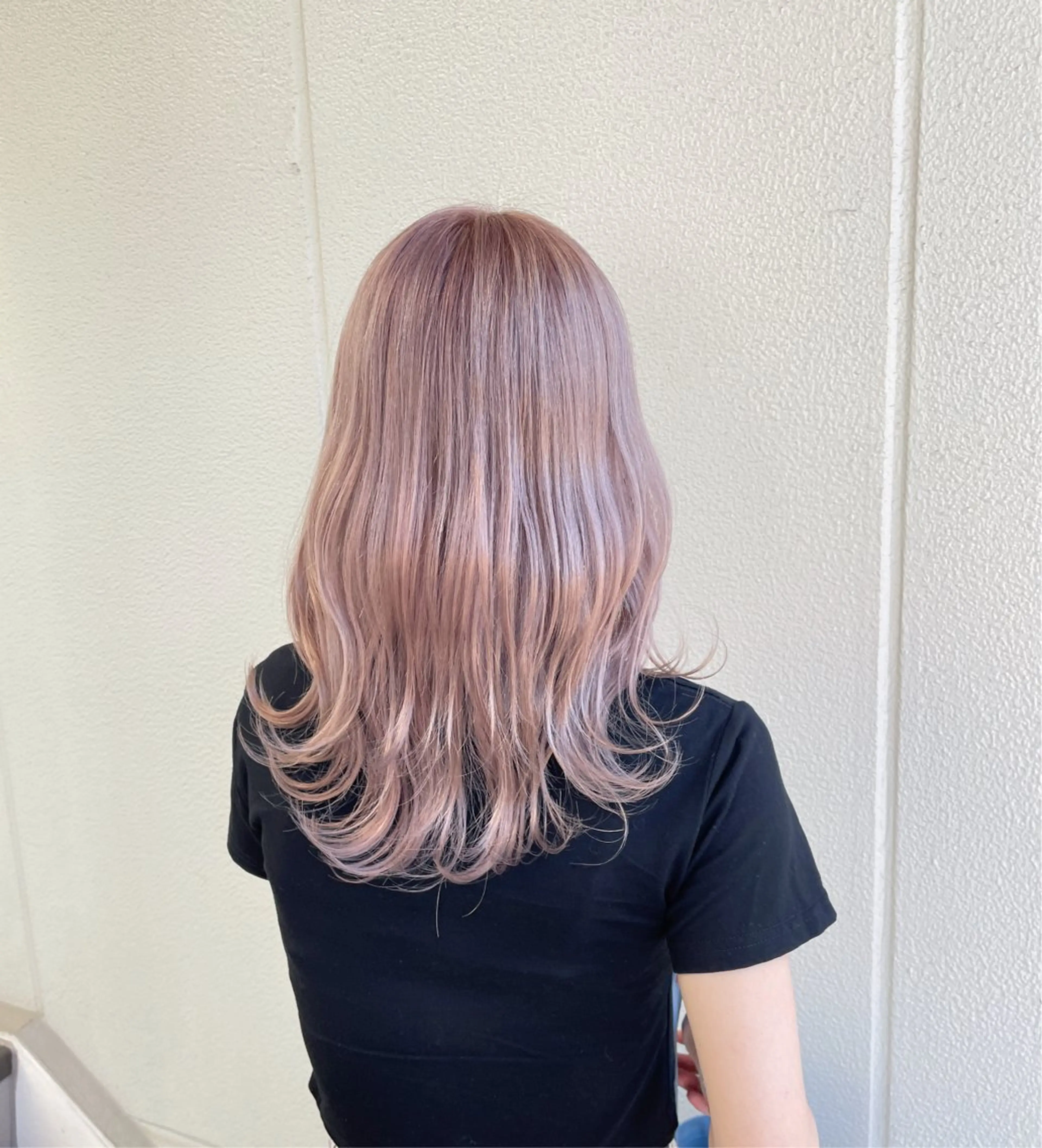 ロング カラー ヘアアレンジ ベージュカラー ミルクティーベージュ ヘアカラー トリートメント ヘッドスパ ヘアセット 艶髪✨寒色カラー✨ 翁長孝輔のヘアスタイル