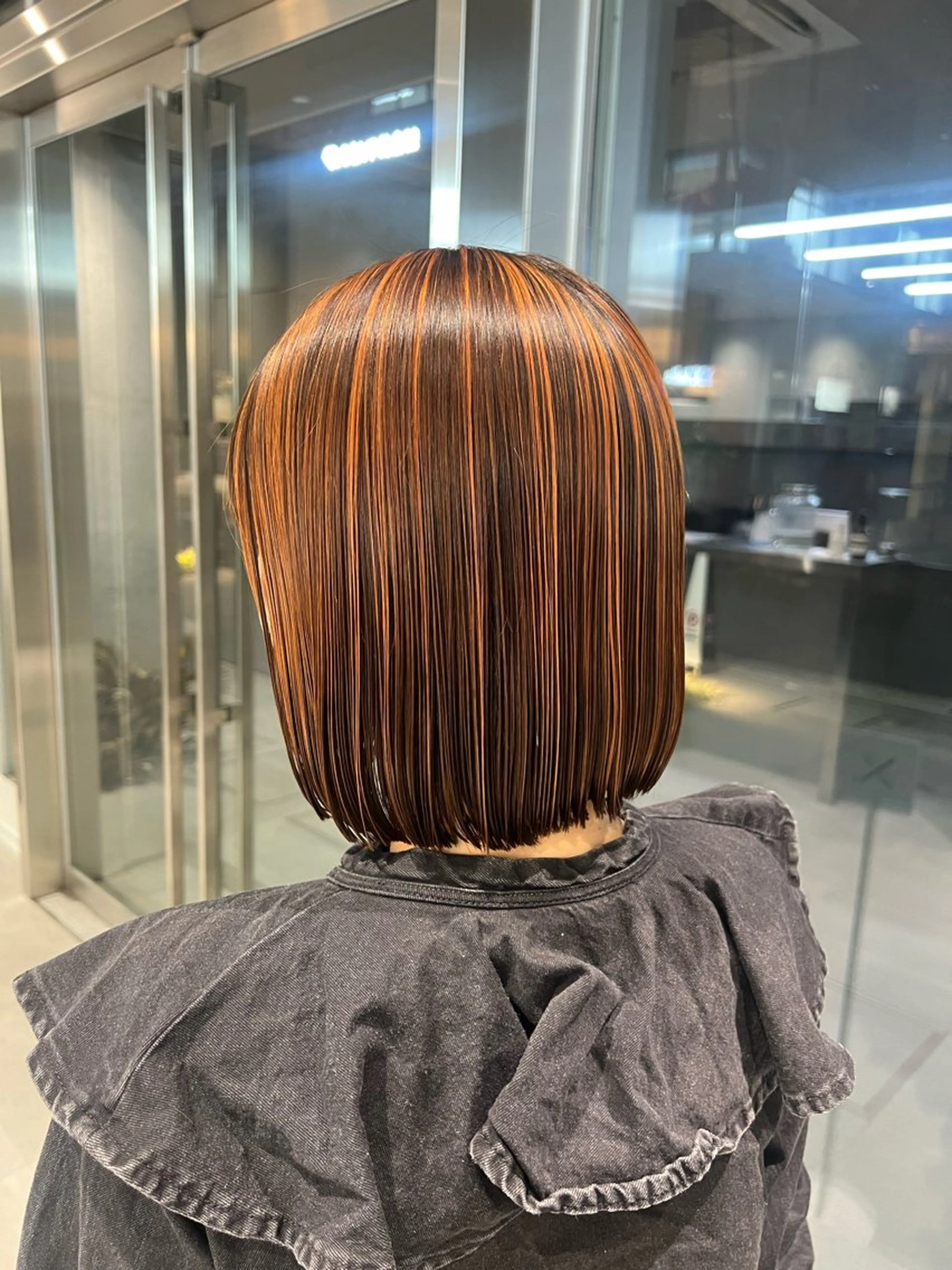 ショート カラー 切りっぱなしボブ ボブ カット ヘアカラー トリートメント KENTO/ レイヤーカット/艶髪のヘアスタイル