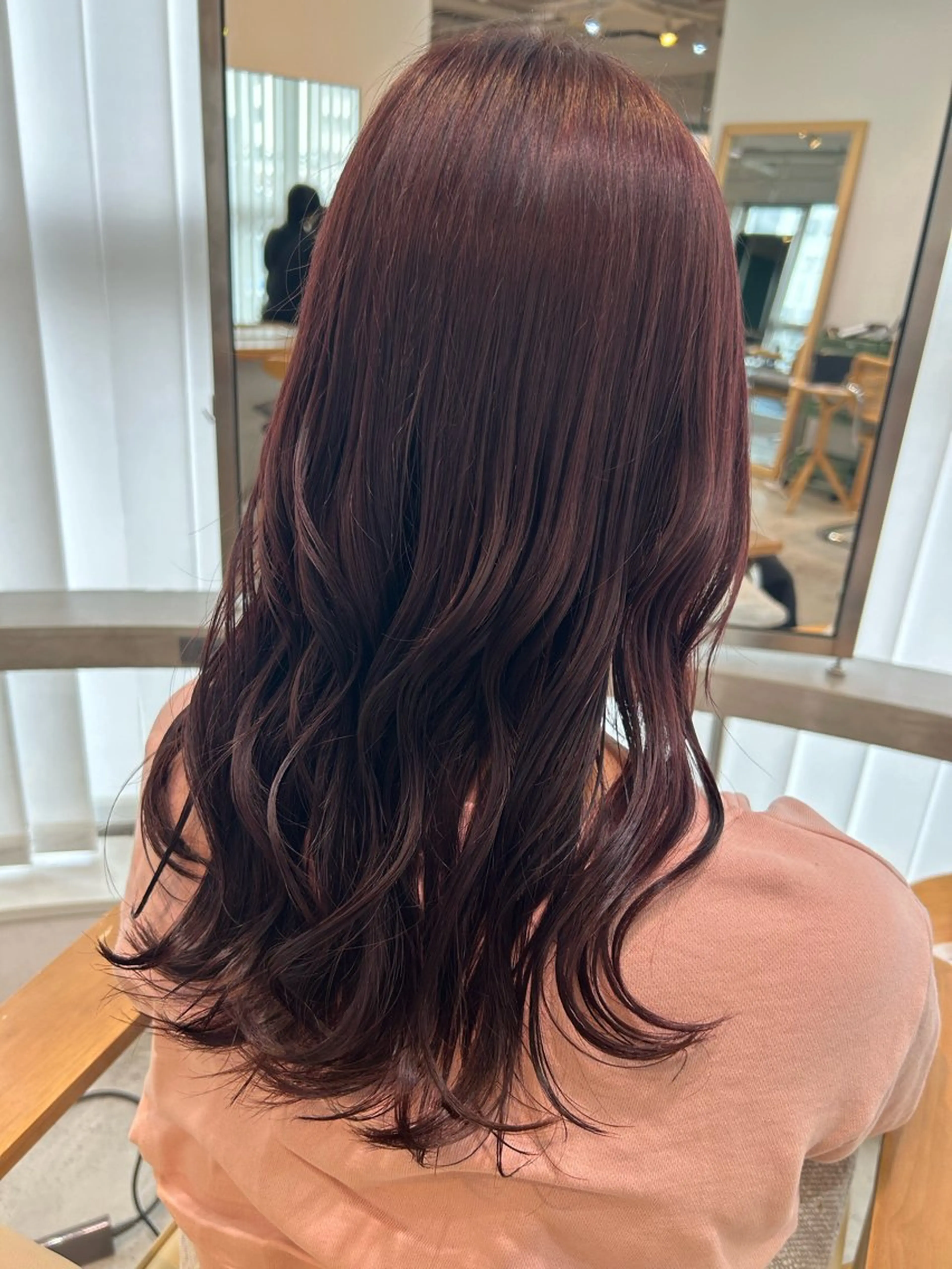 ロング ピンクラベンダー FILMS柏店所属・宮本 悠利のヘアスタイル