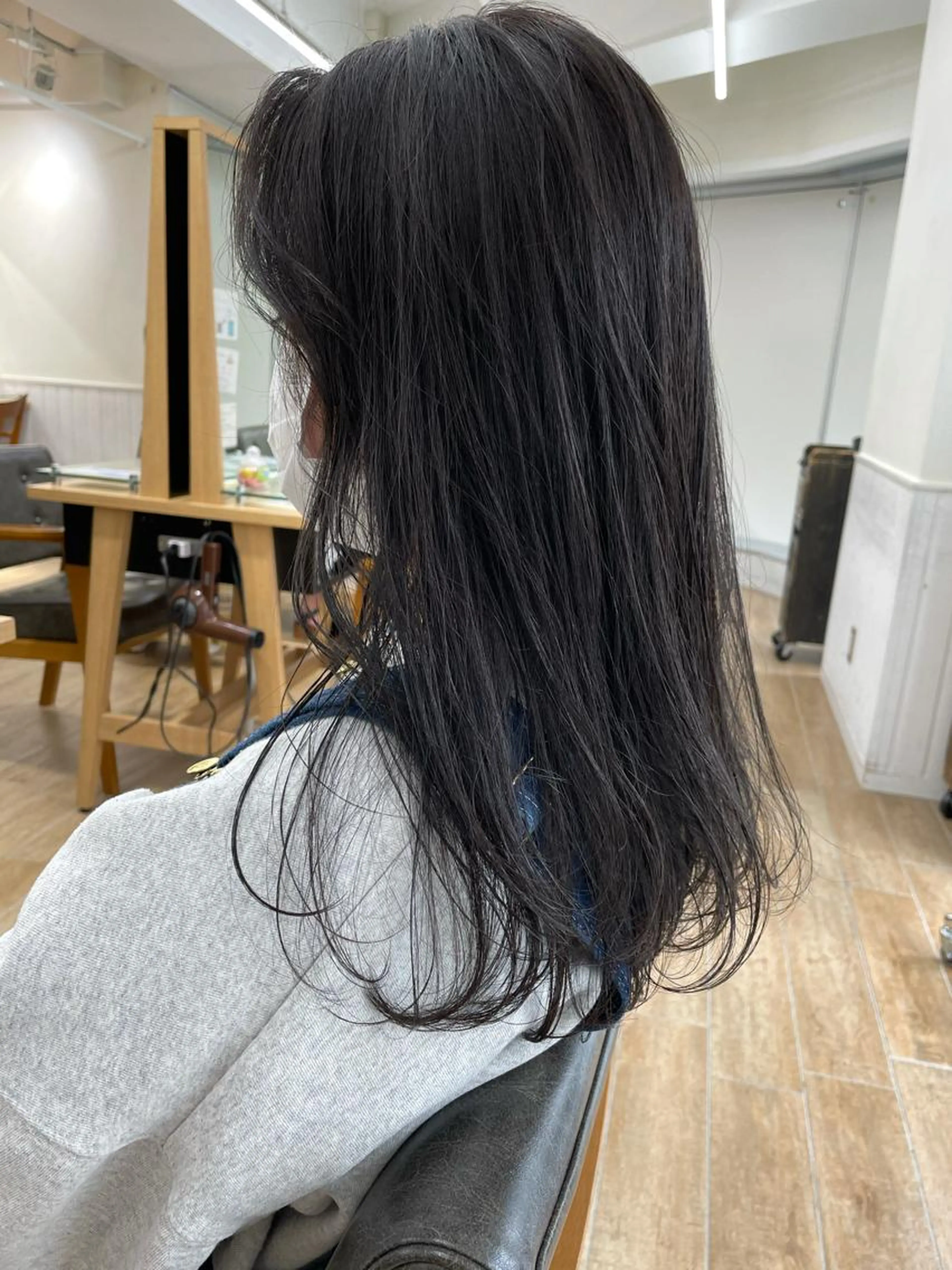 🖤🤍カット＋黒染めなしの暗めカラー＋トリートメント🤍🖤の写真