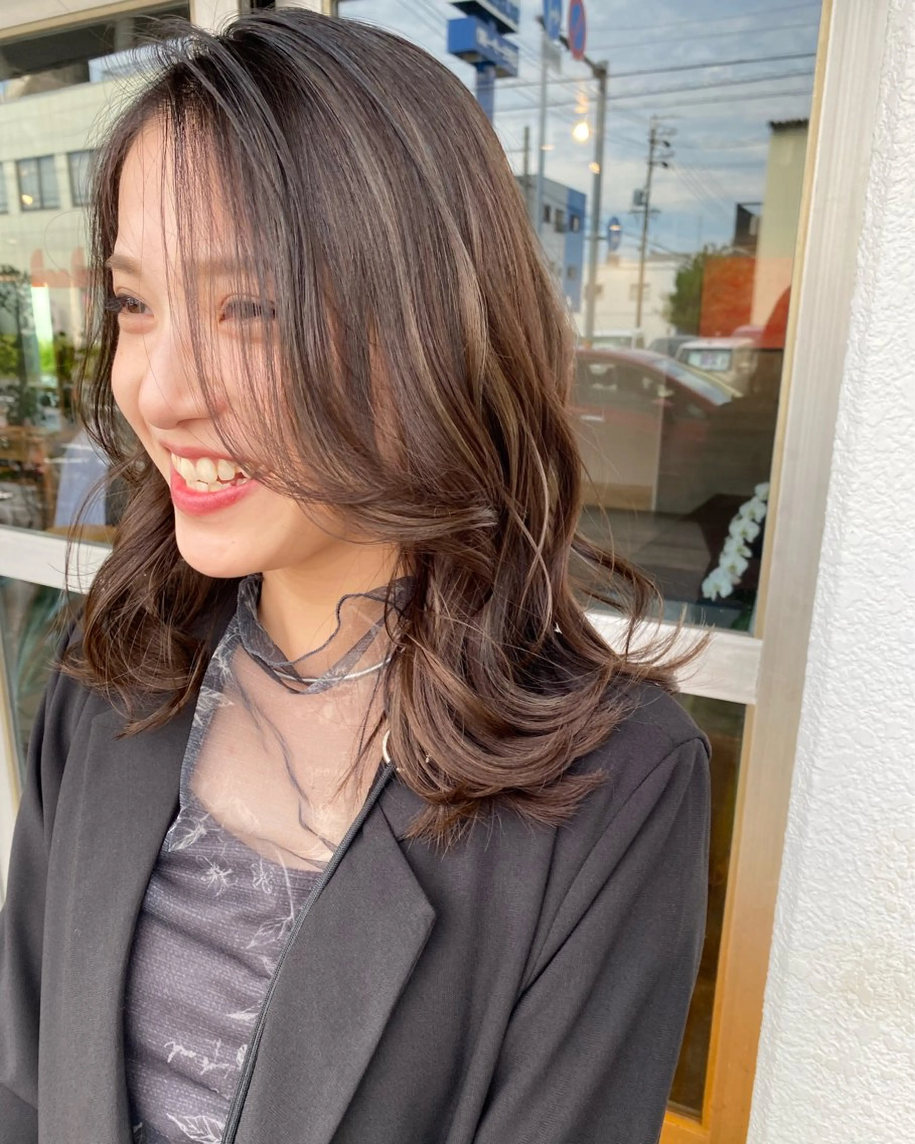 セミロング カラー ベージュカラー 顔まわりレイヤー レイヤーカット 永縄 結花のヘアスタイル