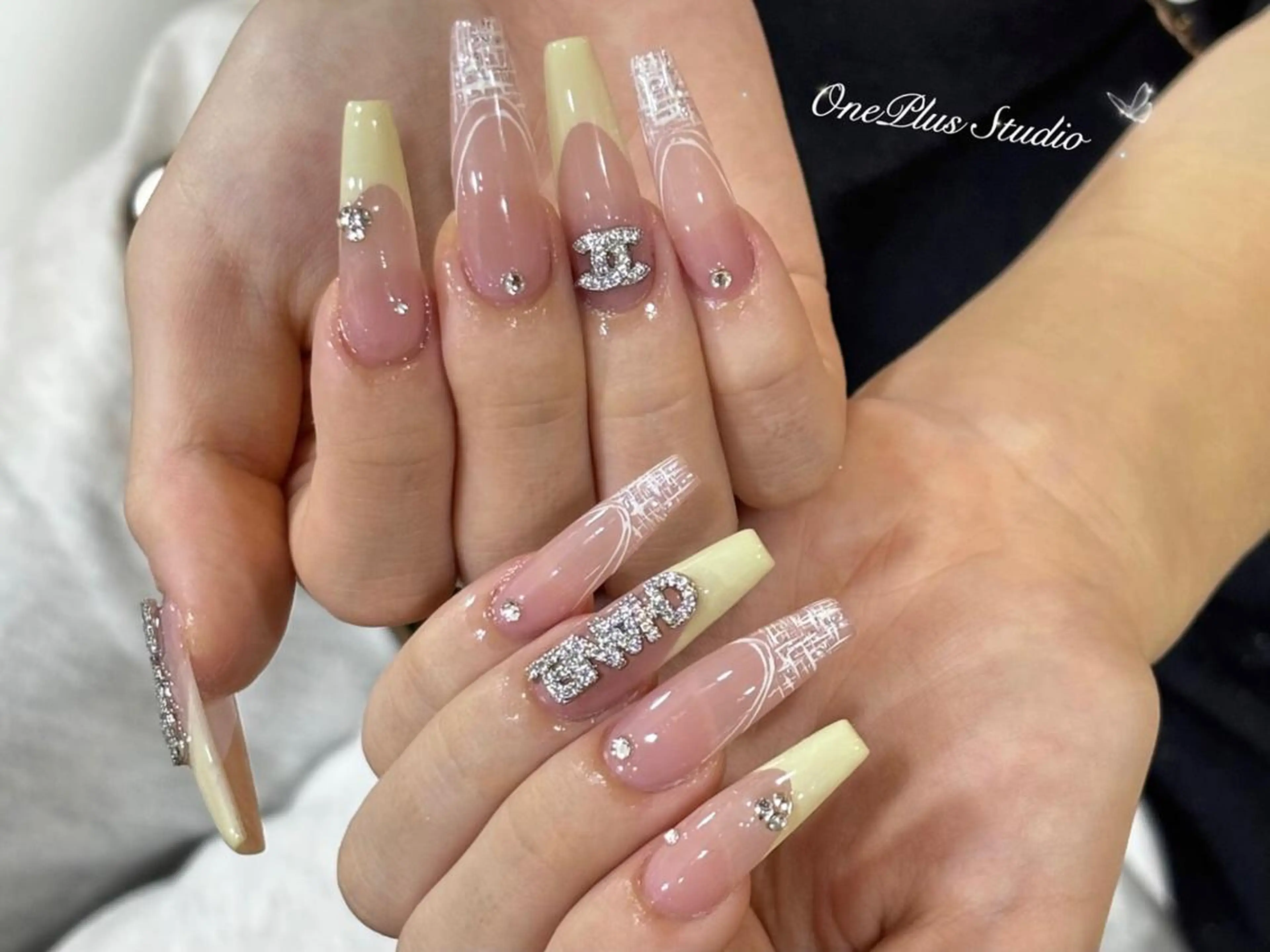 ネイル オーロラネイル 長さ出し フットネイル フレンチネイル ジェルネイル One Plus Nail Salonのネイルデザイン