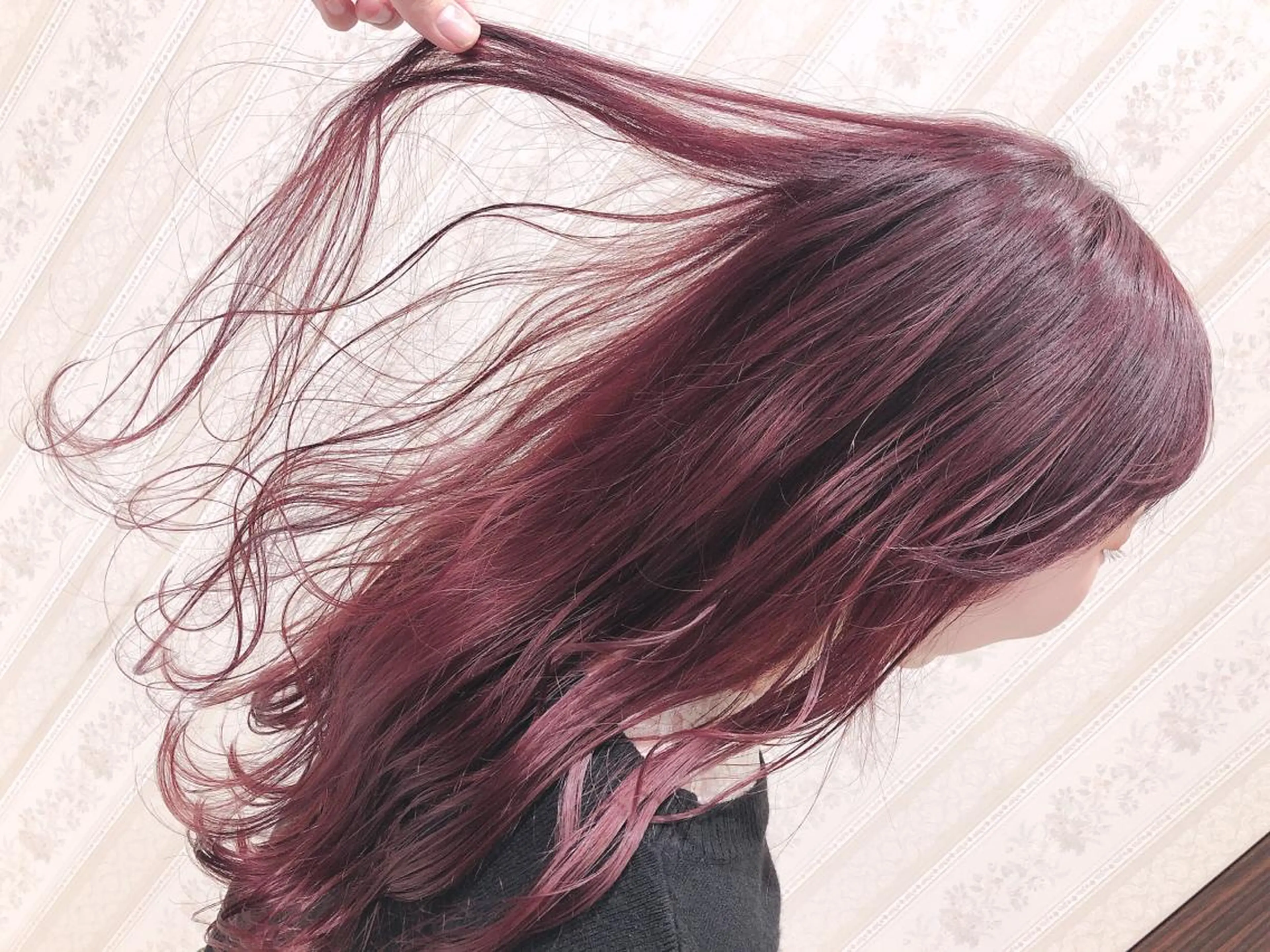 セミロング カラー ピンクカラー レッドカラー ヘアカラー トリートメント 名畑 裕貴のヘアスタイル
