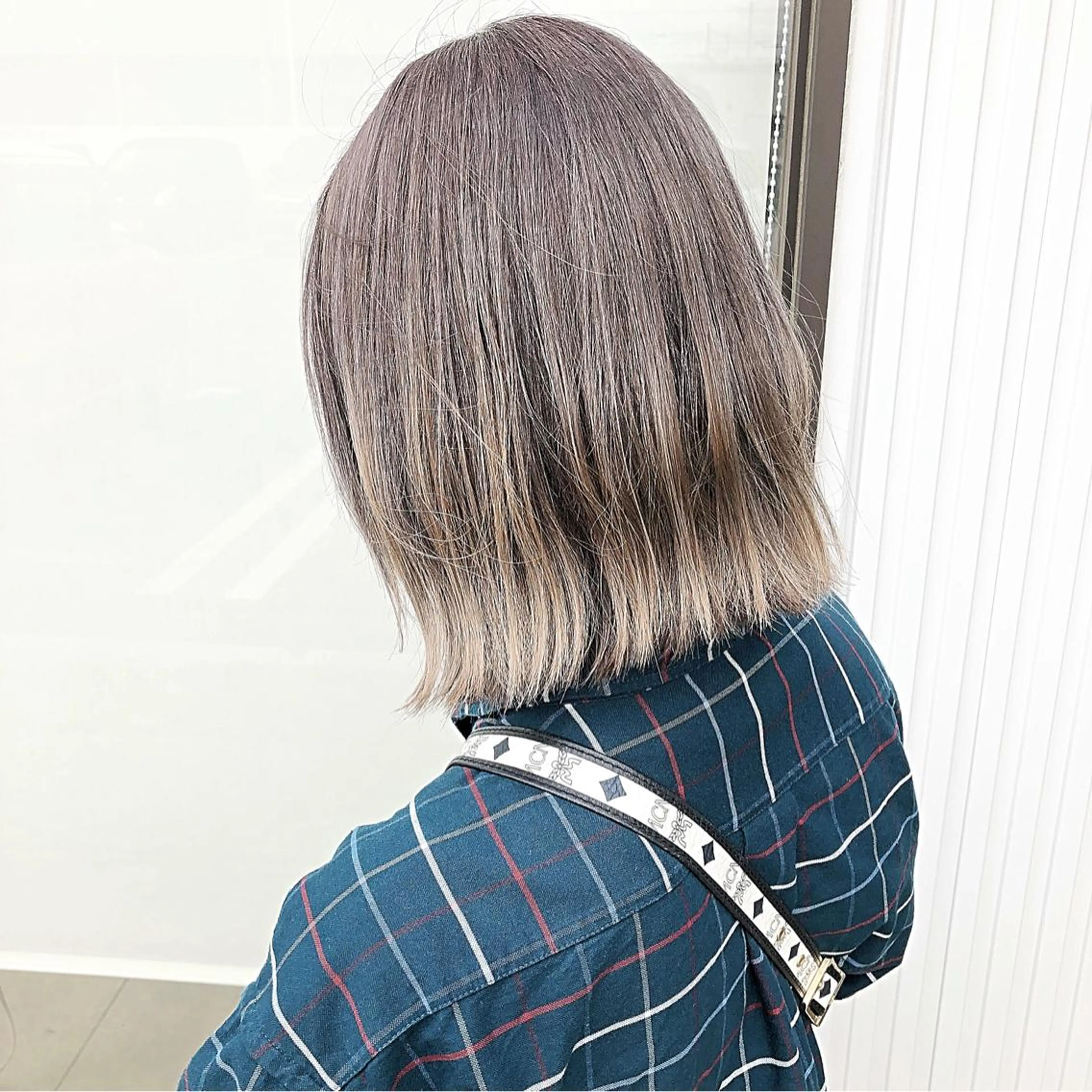 ショート カラー ブリーチ グレージュ ヘアカラー トリートメント 名畑 裕貴のヘアスタイル