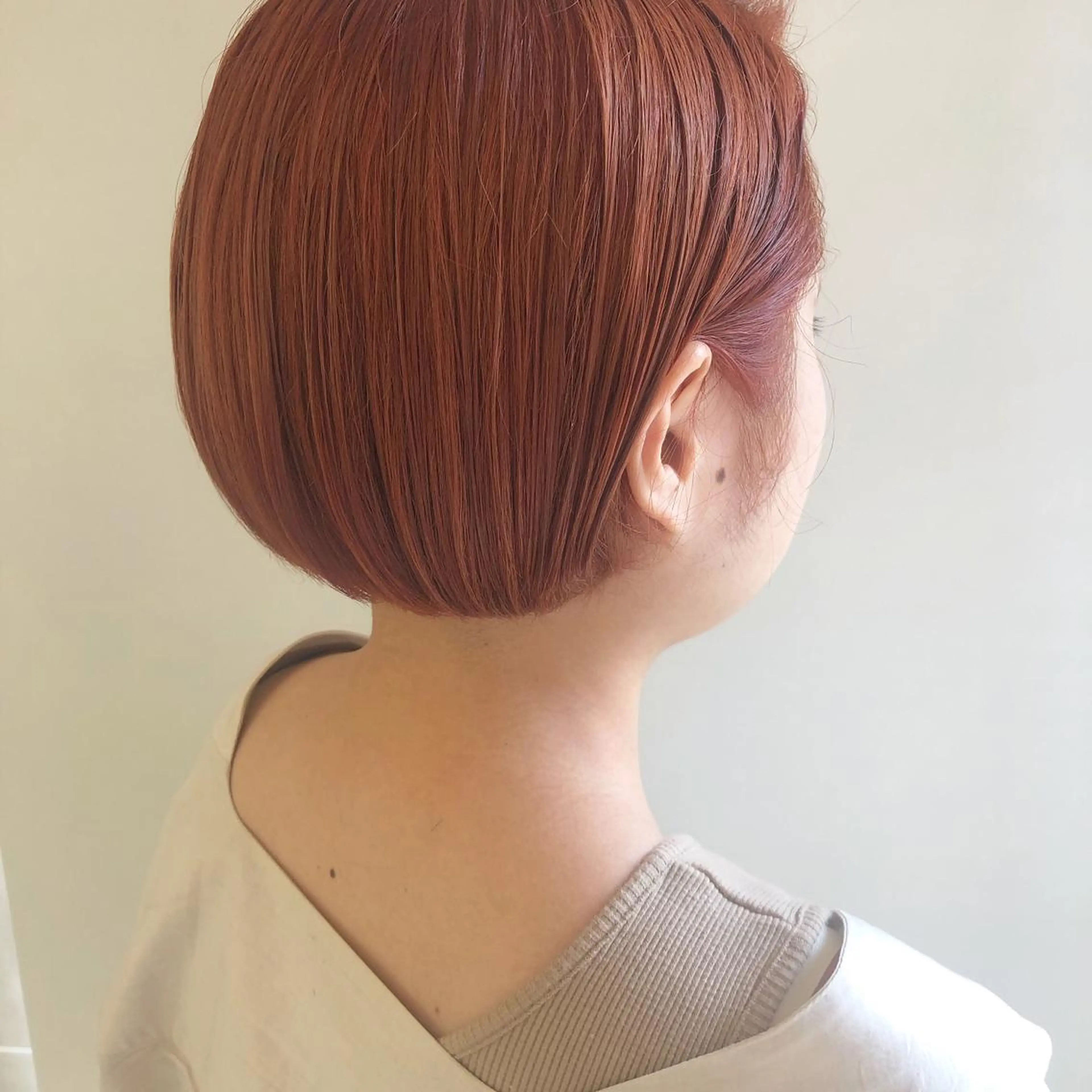 ショート カラー オレンジ ボブ カット ヘアカラー 齋藤 咲のヘアスタイル