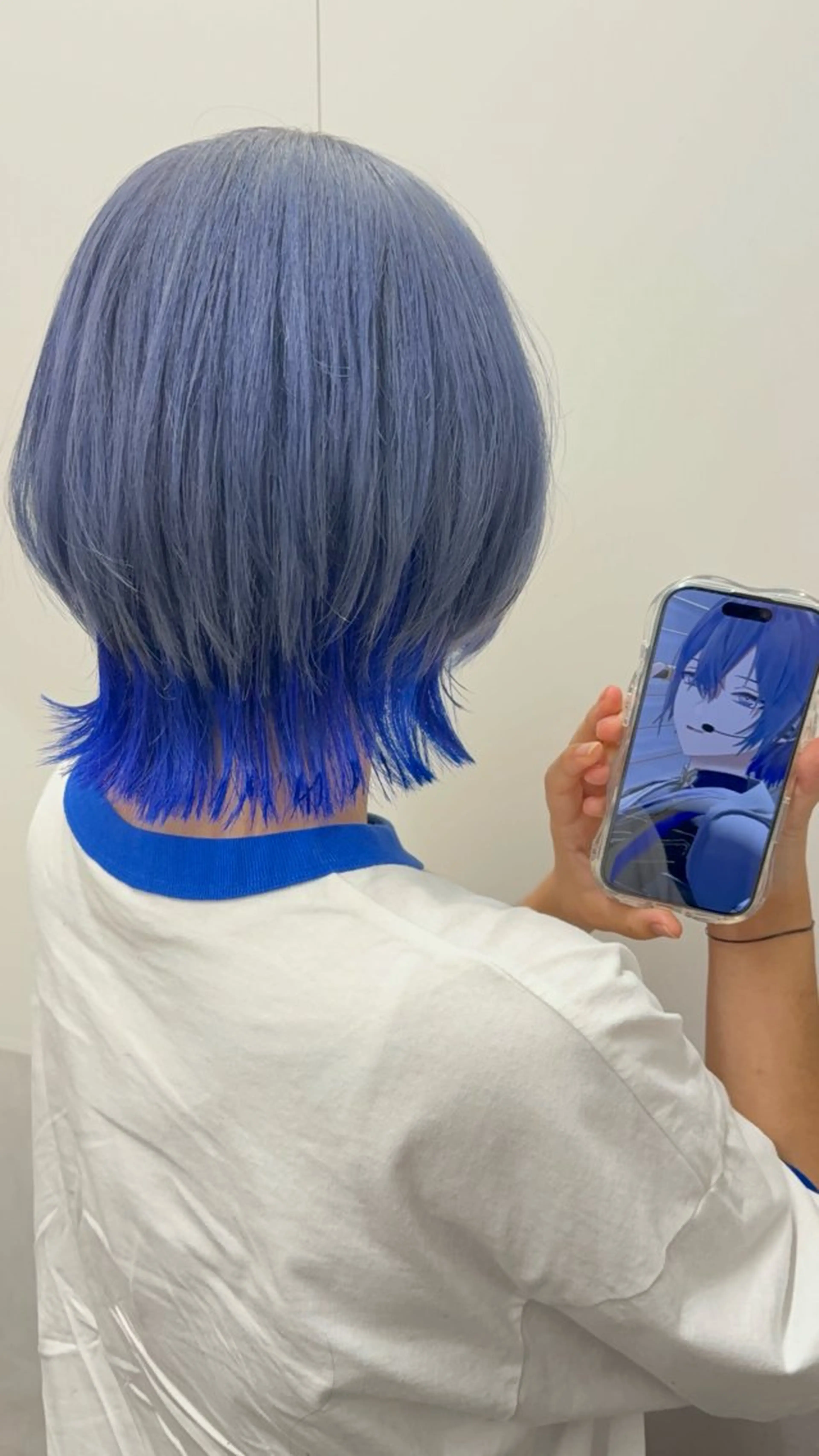 ロング カラー ブリーチ ブルーカラー ケアブリーチ ダブルカラー インナーカラー ヘアカラー トリートメント インナーカラー/推し ウルフ/アニメカラーのヘアスタイル