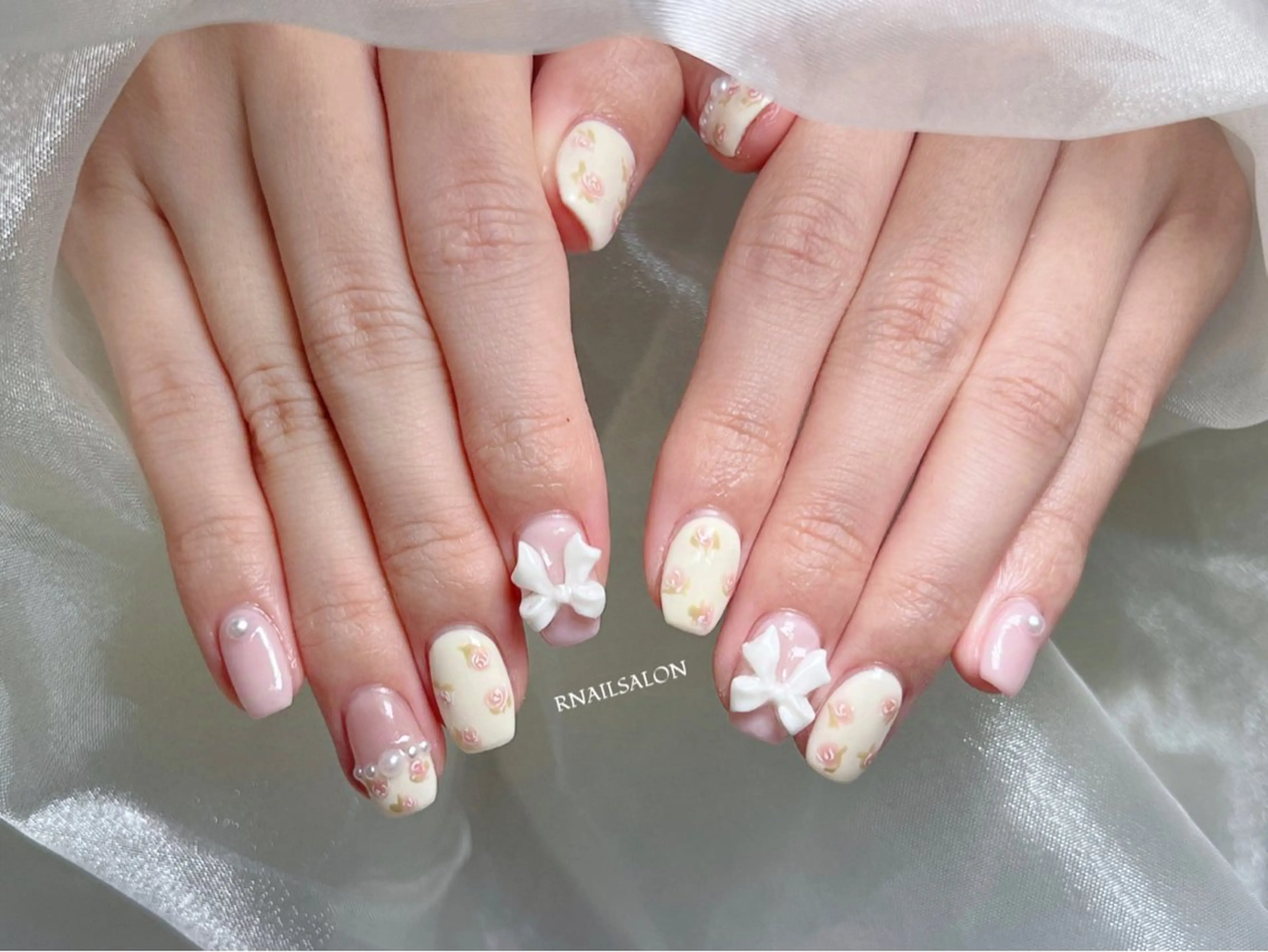 ミディアム ハンドネイル R NAILSALONのネイルデザイン
