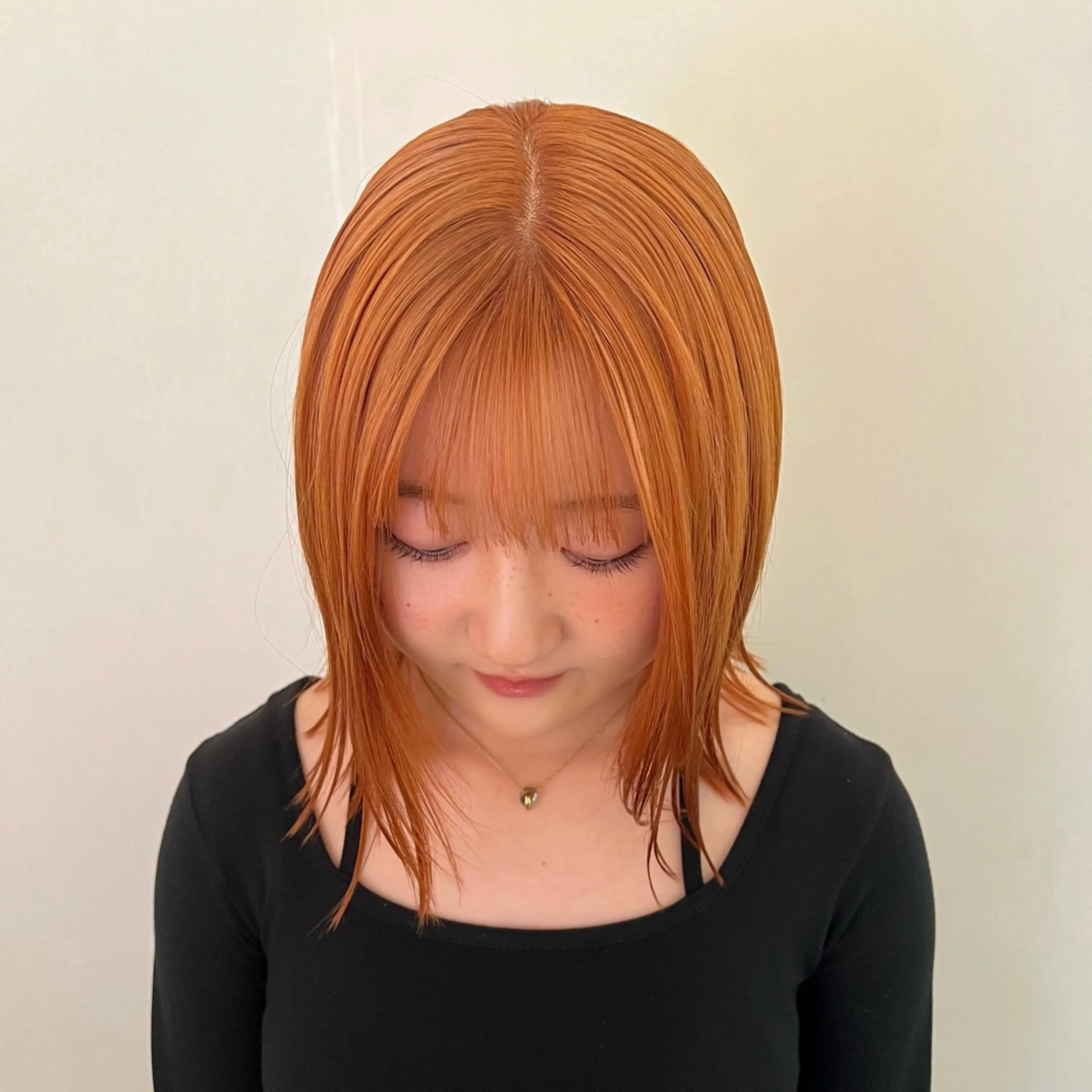 ミディアム カラー ベージュカラー オレンジ オレンジベージュ ヘアカラー MARIKA 暖色系/ハイトーンのヘアスタイル