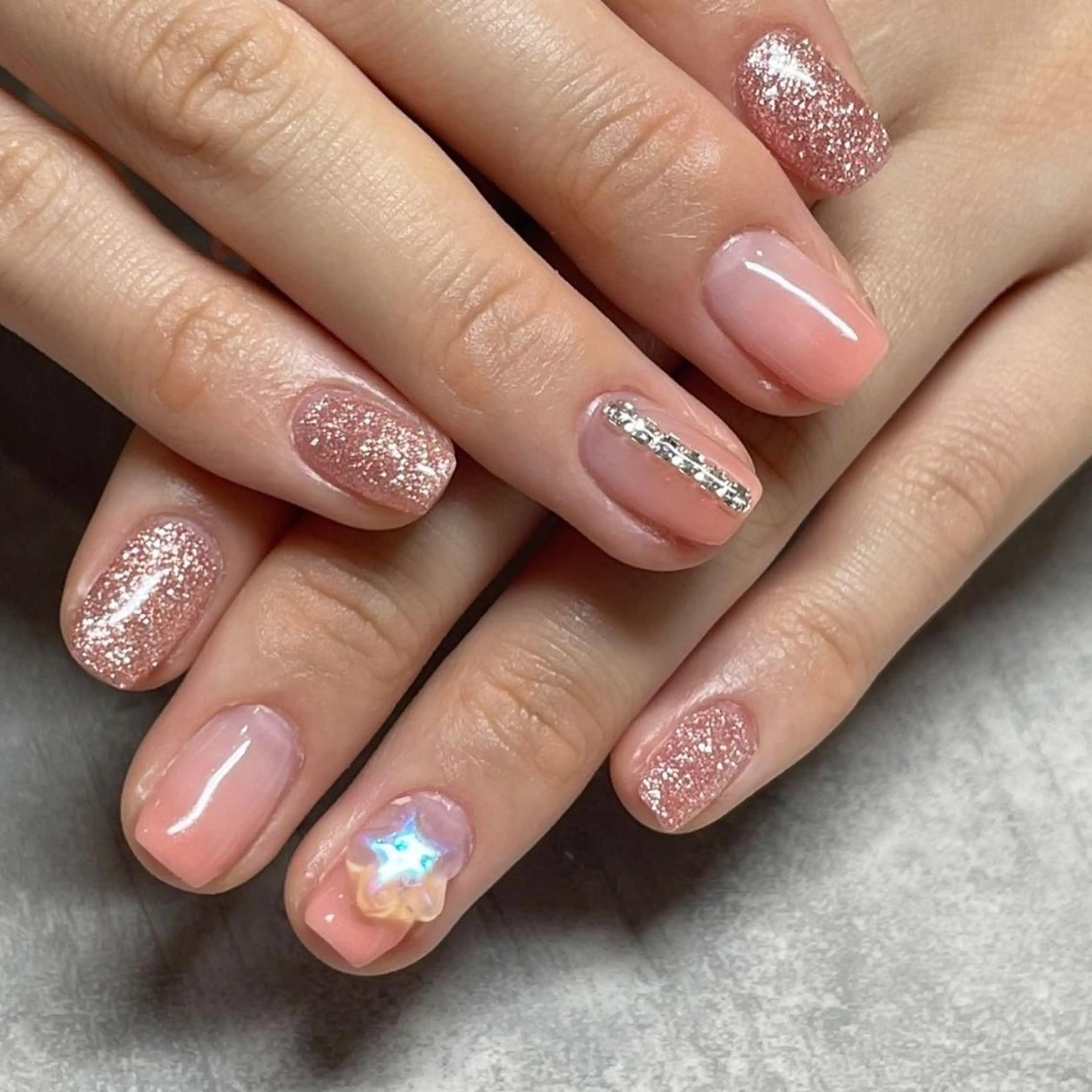 ネイル クリアネイル グラデーション キラキラネイル ピンク ハンドネイル ハンドケア atelier yu's nail所属・atelier yu's nailのネイルデザイン