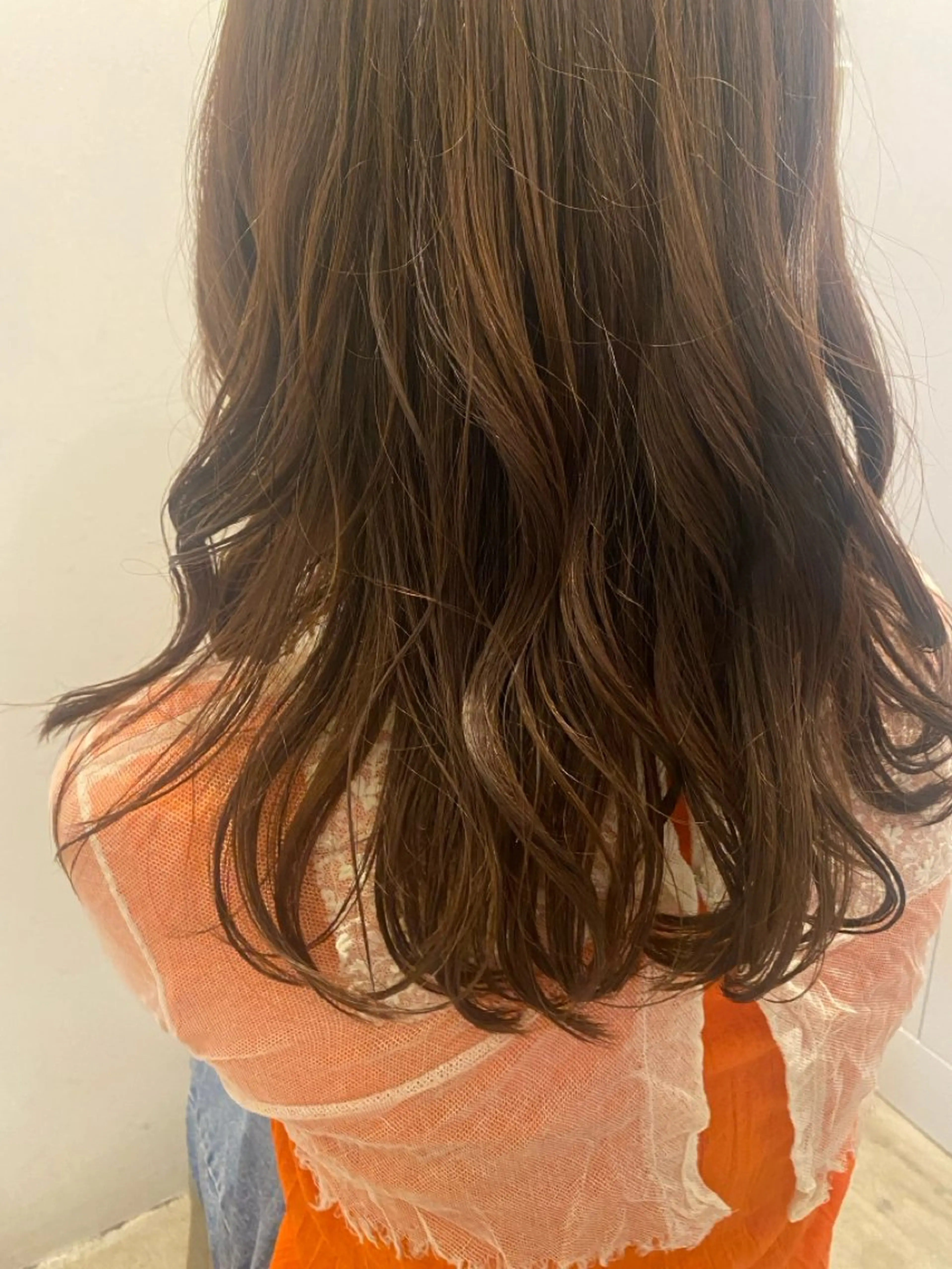 ミディアム パーマ ヘアアレンジ ミディアムパーマ loty hair design所属・SEIRA🤍 レイヤーカットのヘアスタイル