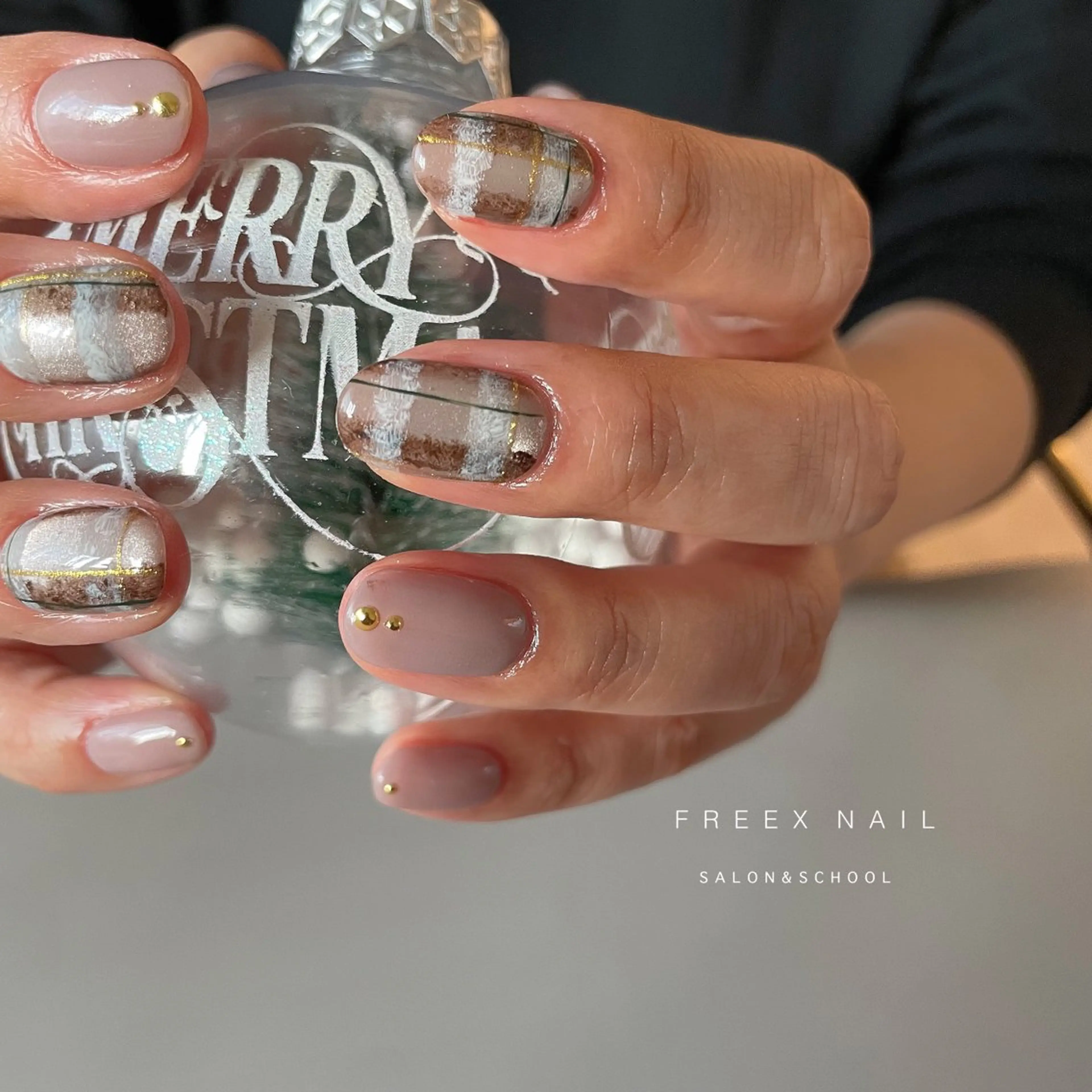 ネイル 冬ネイル クリスマス ハンドネイル ハンドケア Freex nail所属・freex nail /ニュアンス/個性派のネイルデザイン