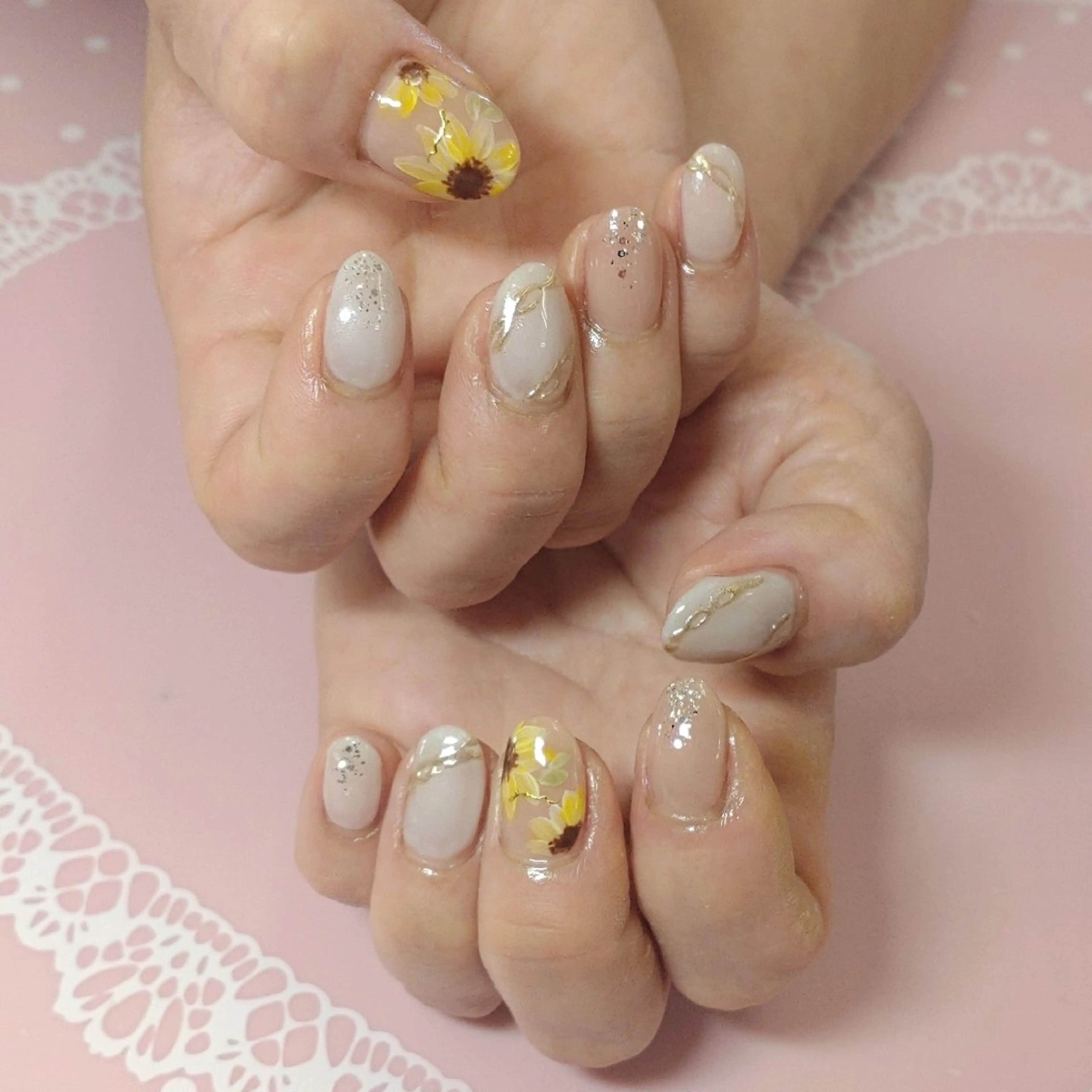 【オフ込】手描きひまわりニュアンスネイルの写真